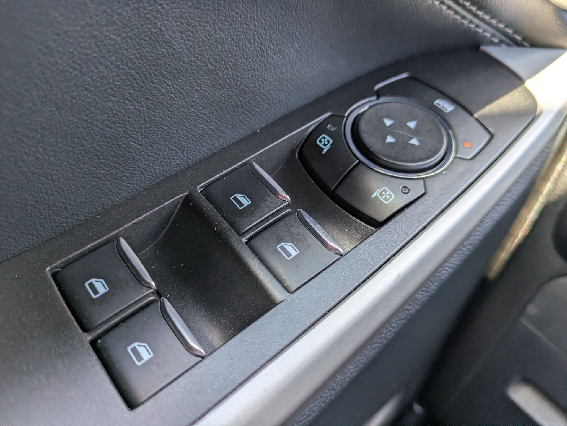 2023 Ford Explorer XLT White at Jones Ford