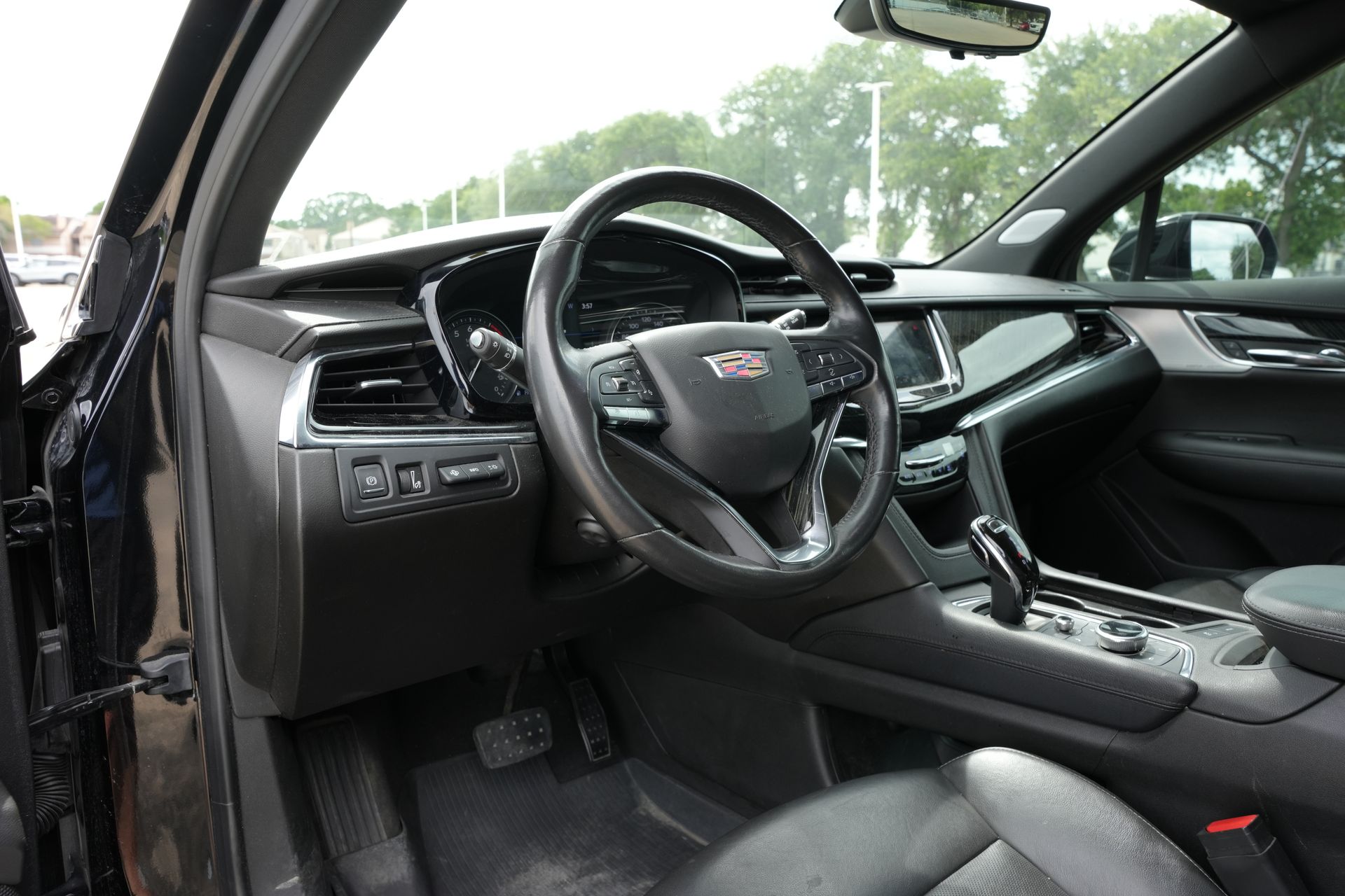 2020 Cadillac XT6 Premium Luxury Black at AutoSavvy Houston Northwest