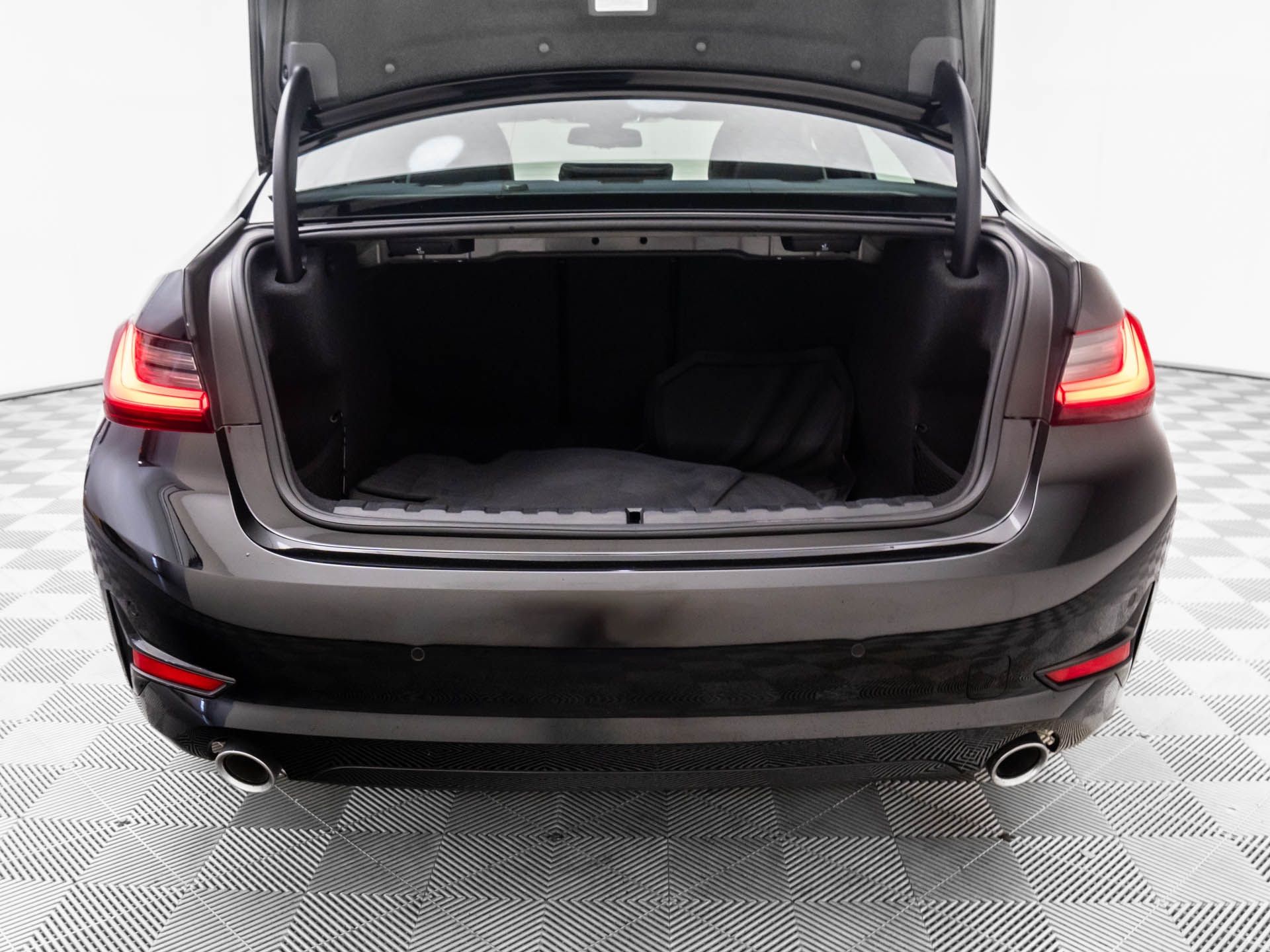 2022 BMW 3-Series 330i xDrive photo