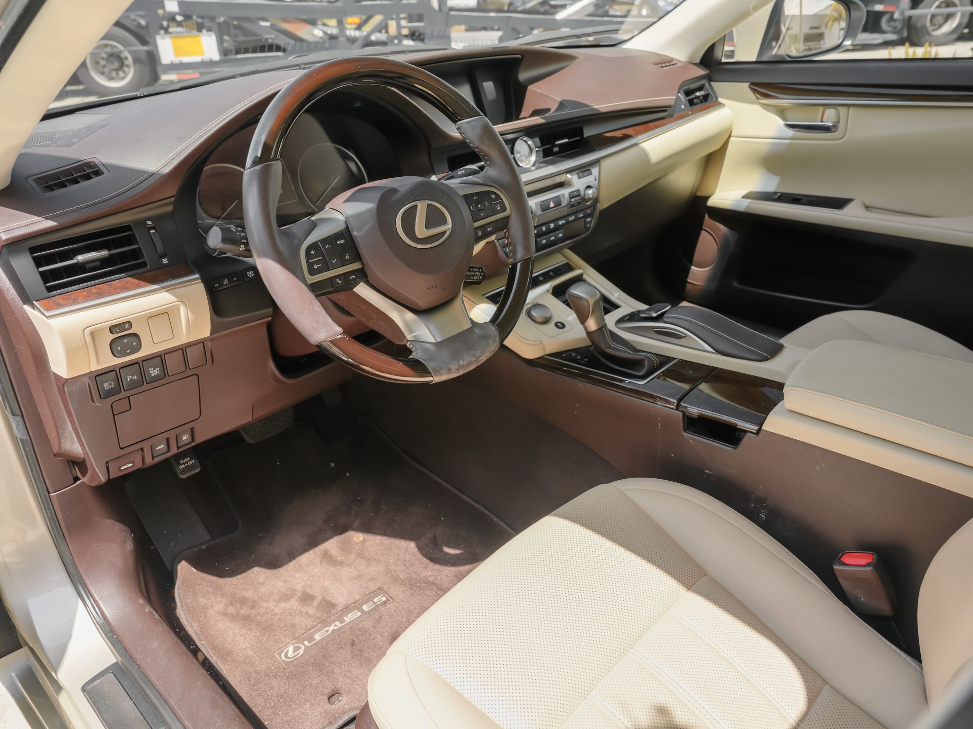 used 2018 Lexus ES car, priced at $26,300