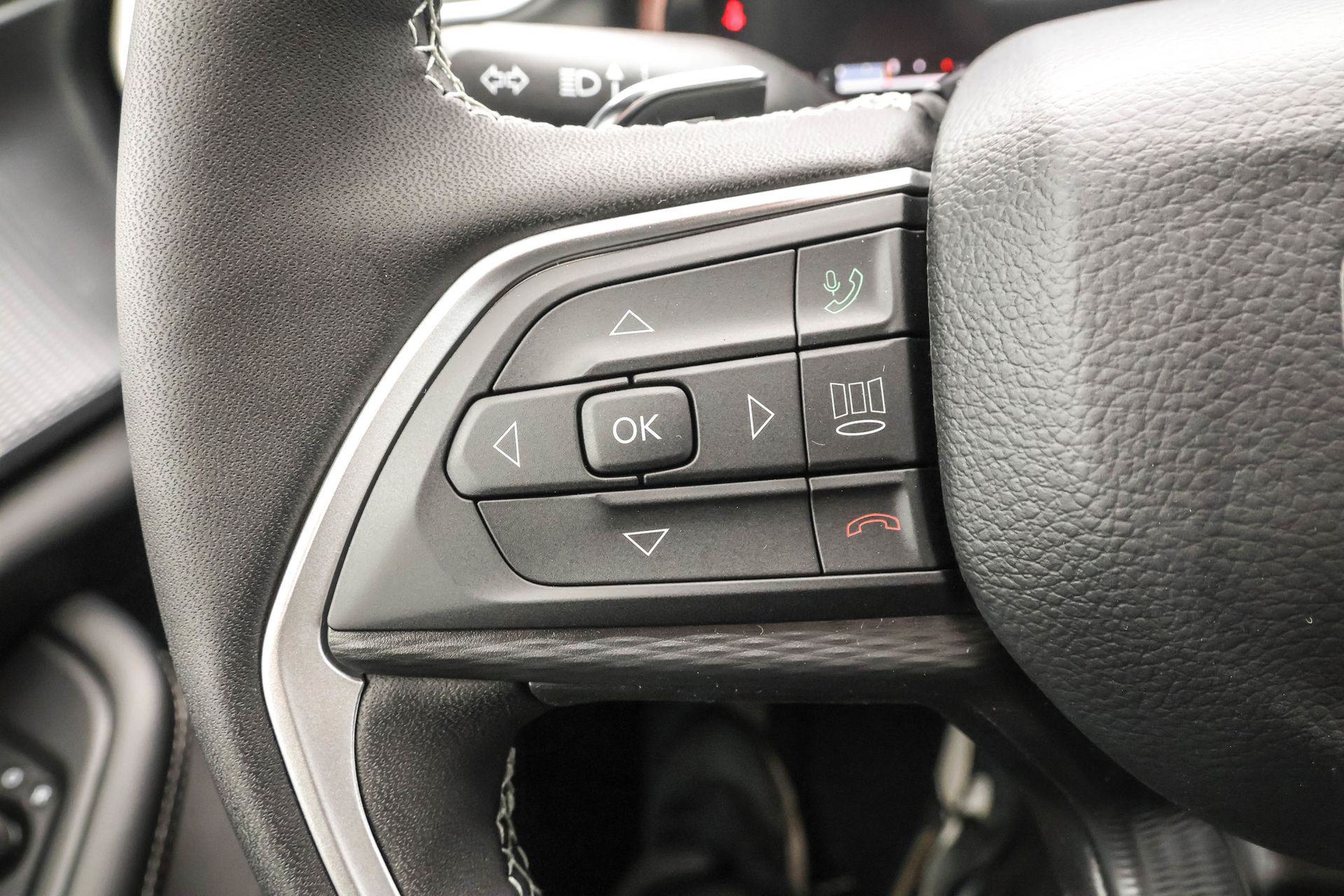 2025 JEEP GRAND CHEROKEE - Image 25