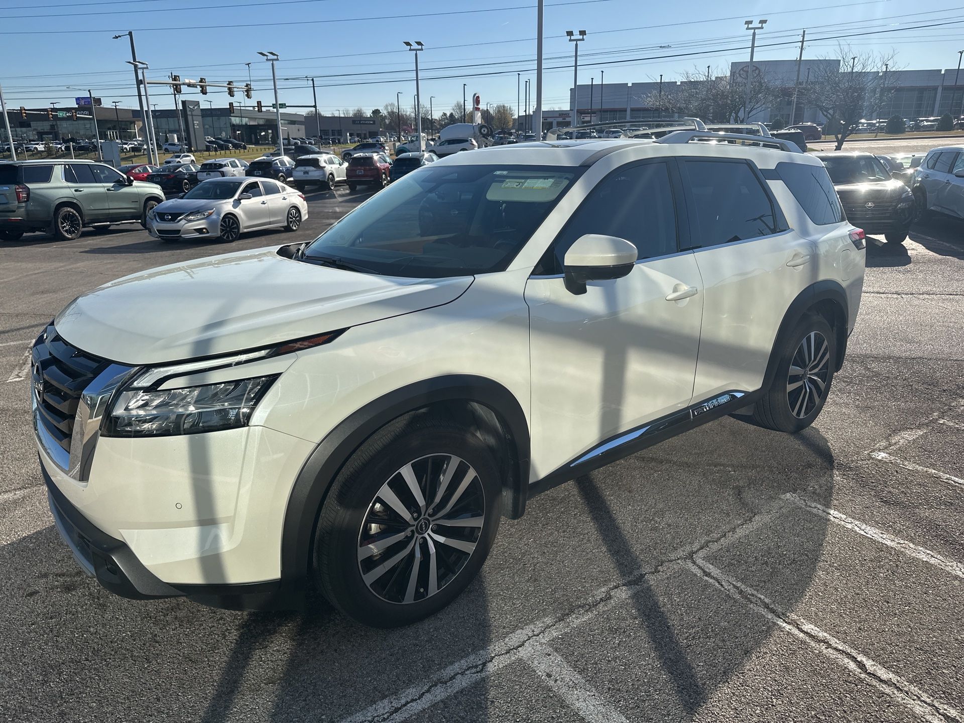Pearl White Tricoat 2023 Nissan Pathfinder Platinum 4WD SUV / Crossover All-Wheel Drive 9-Speed Automatic