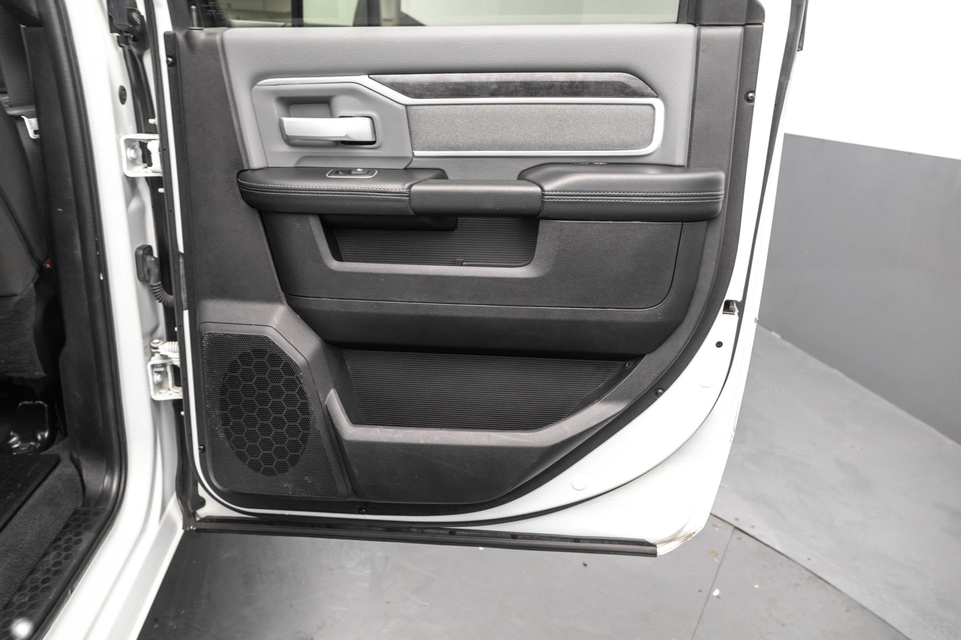 2023 RAM 3500 - Image 39