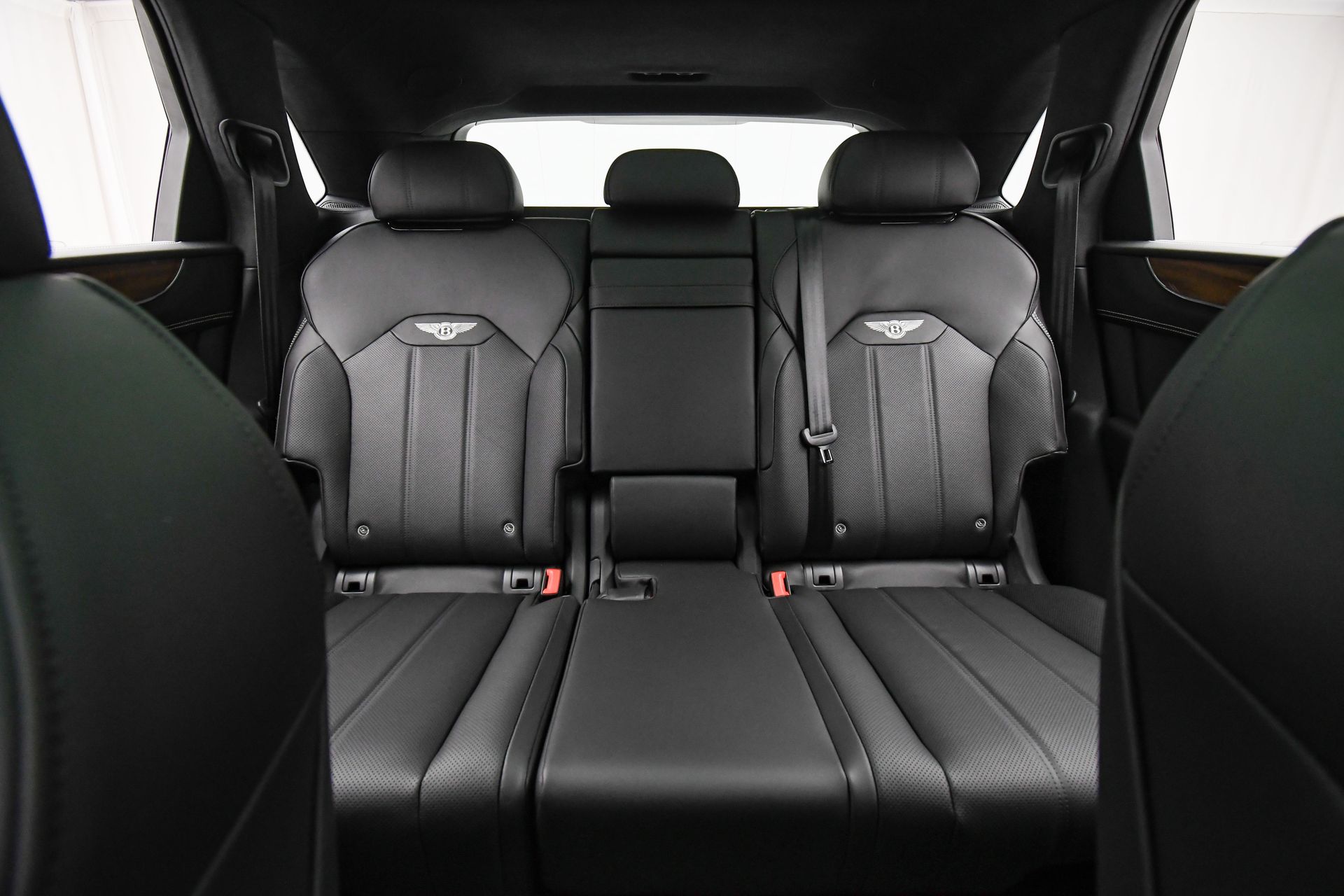 2025 Bentley Bentayga - Photo 18