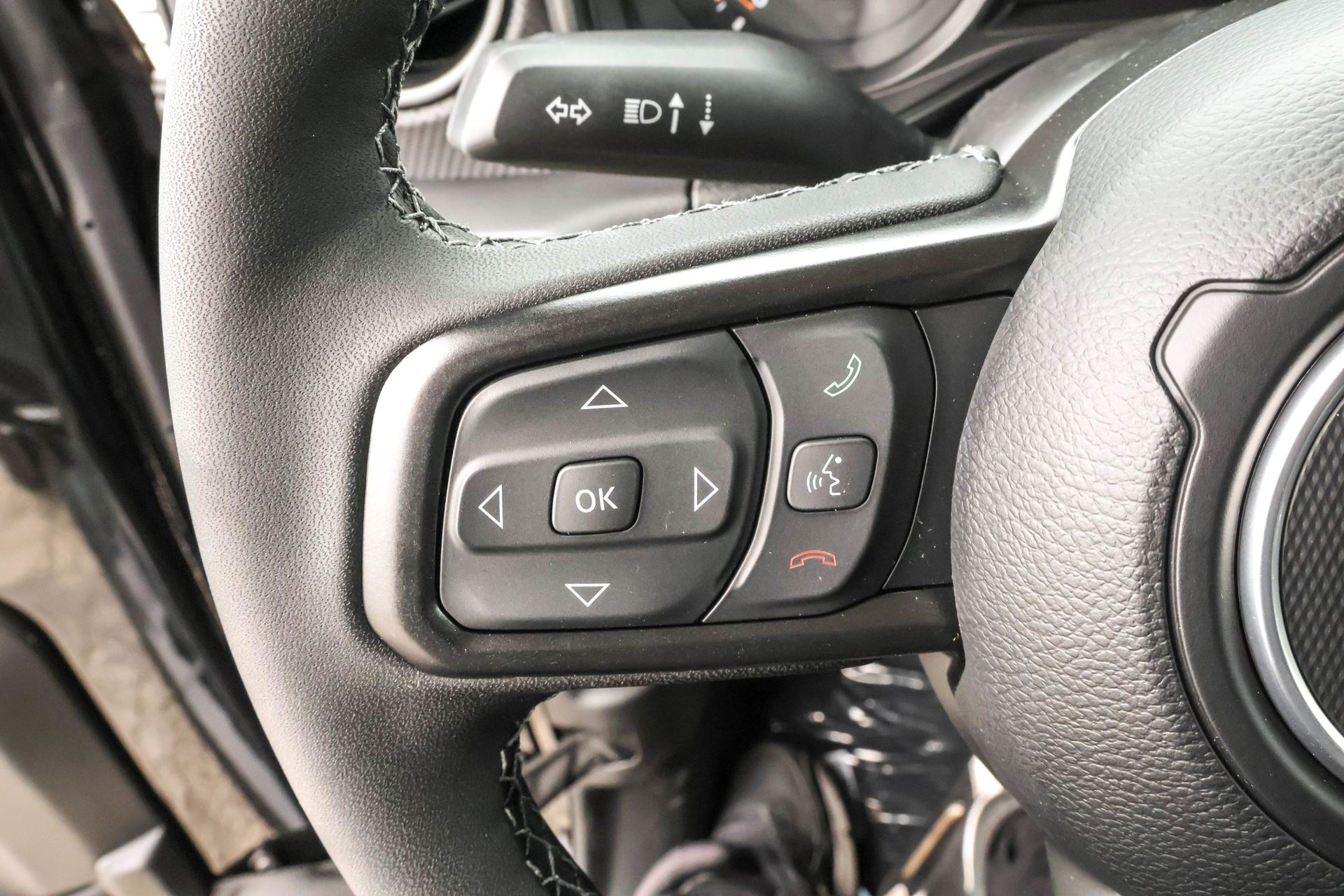 2025 JEEP GLADIATOR - Image 23