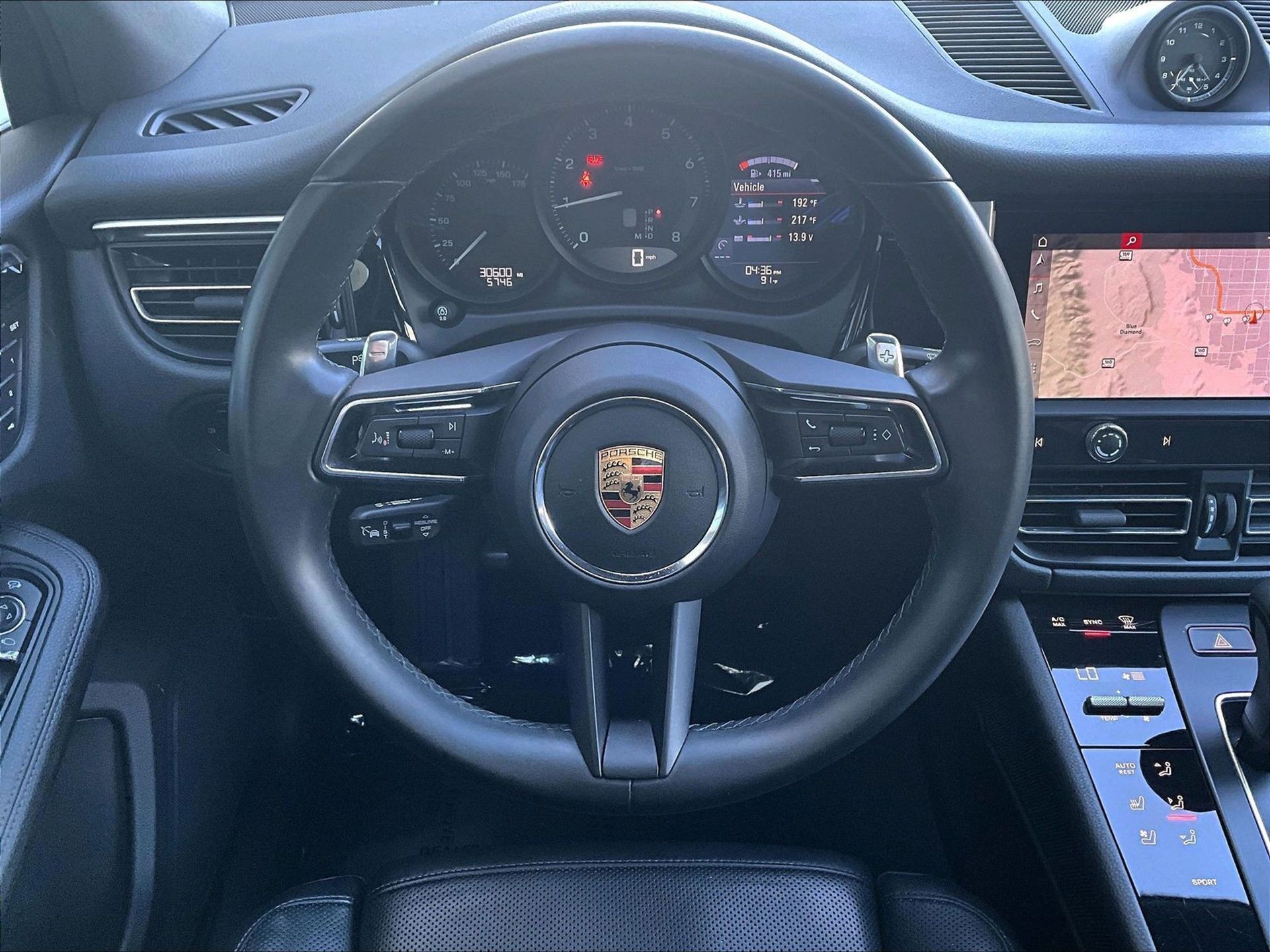 2023 Macan picture #14