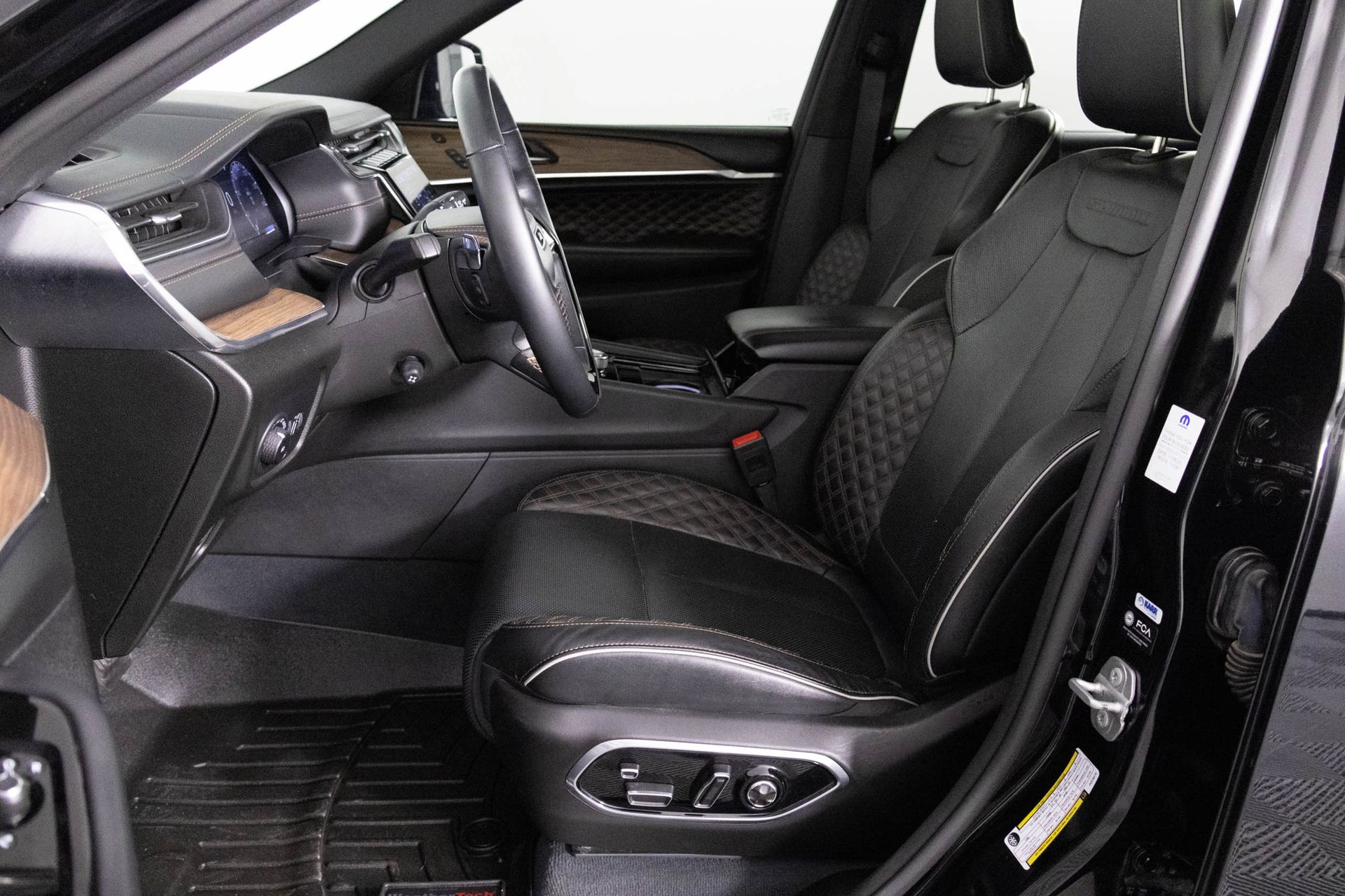 2023 JEEP GRAND CHEROKEE - Image 21