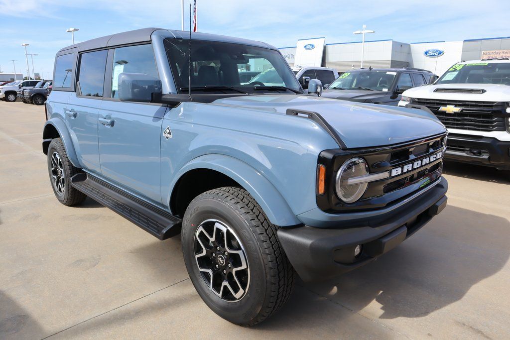 2025 Ford Bronco Outer Banks 4-Door 4WD