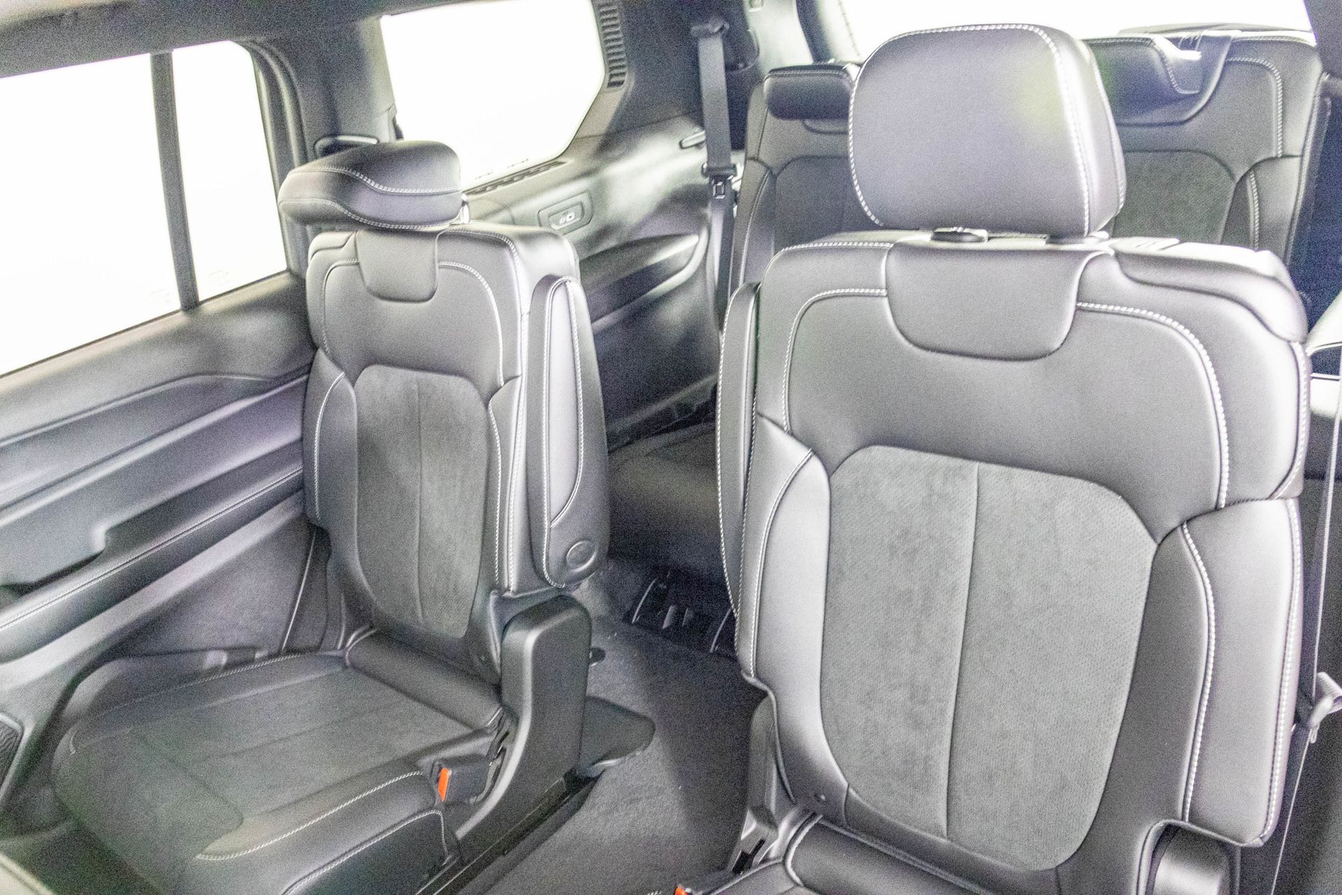 2025 JEEP GRAND CHEROKEE L - Image 28