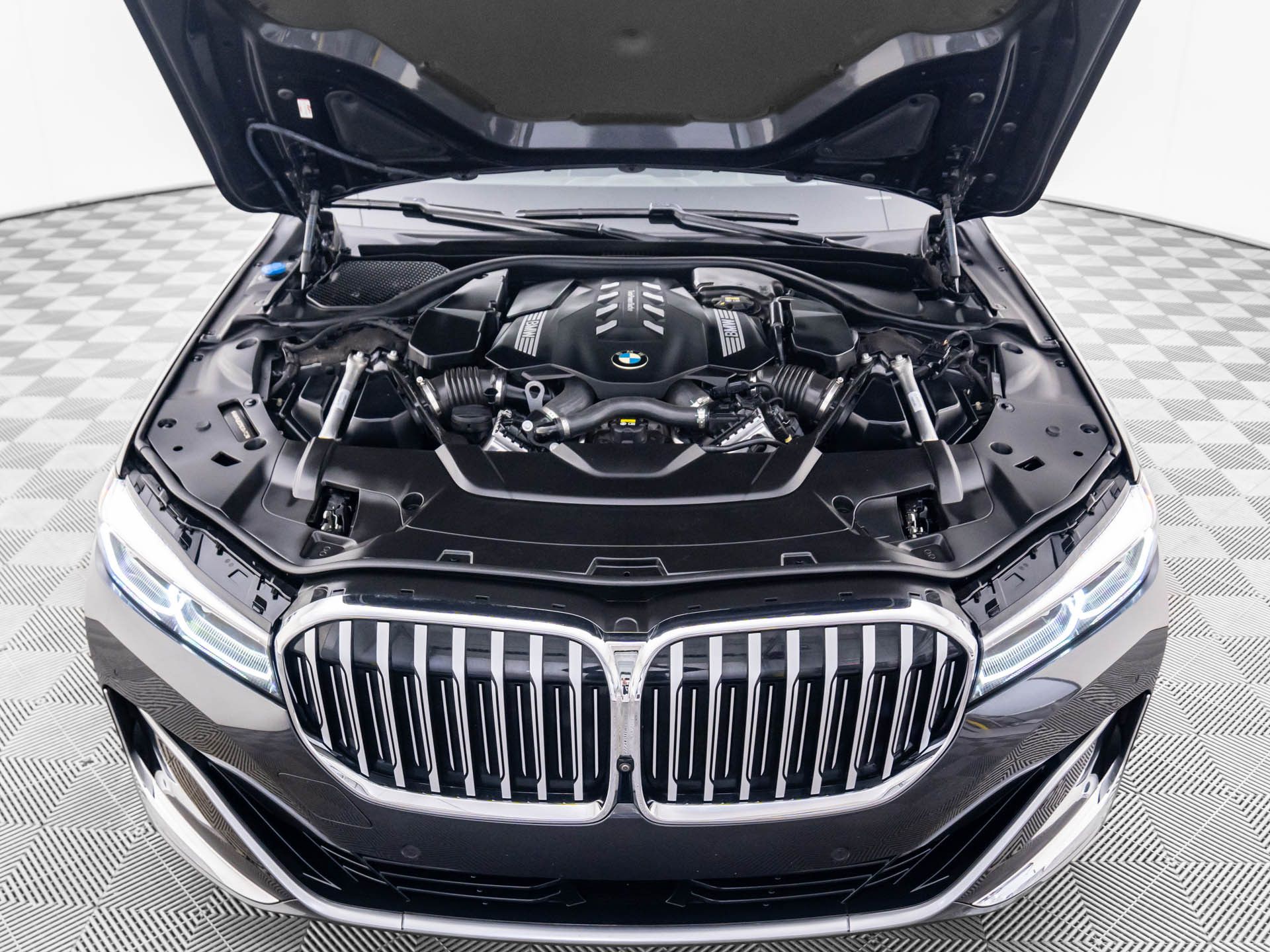 2022 BMW 7-Series 750i xDrive photo