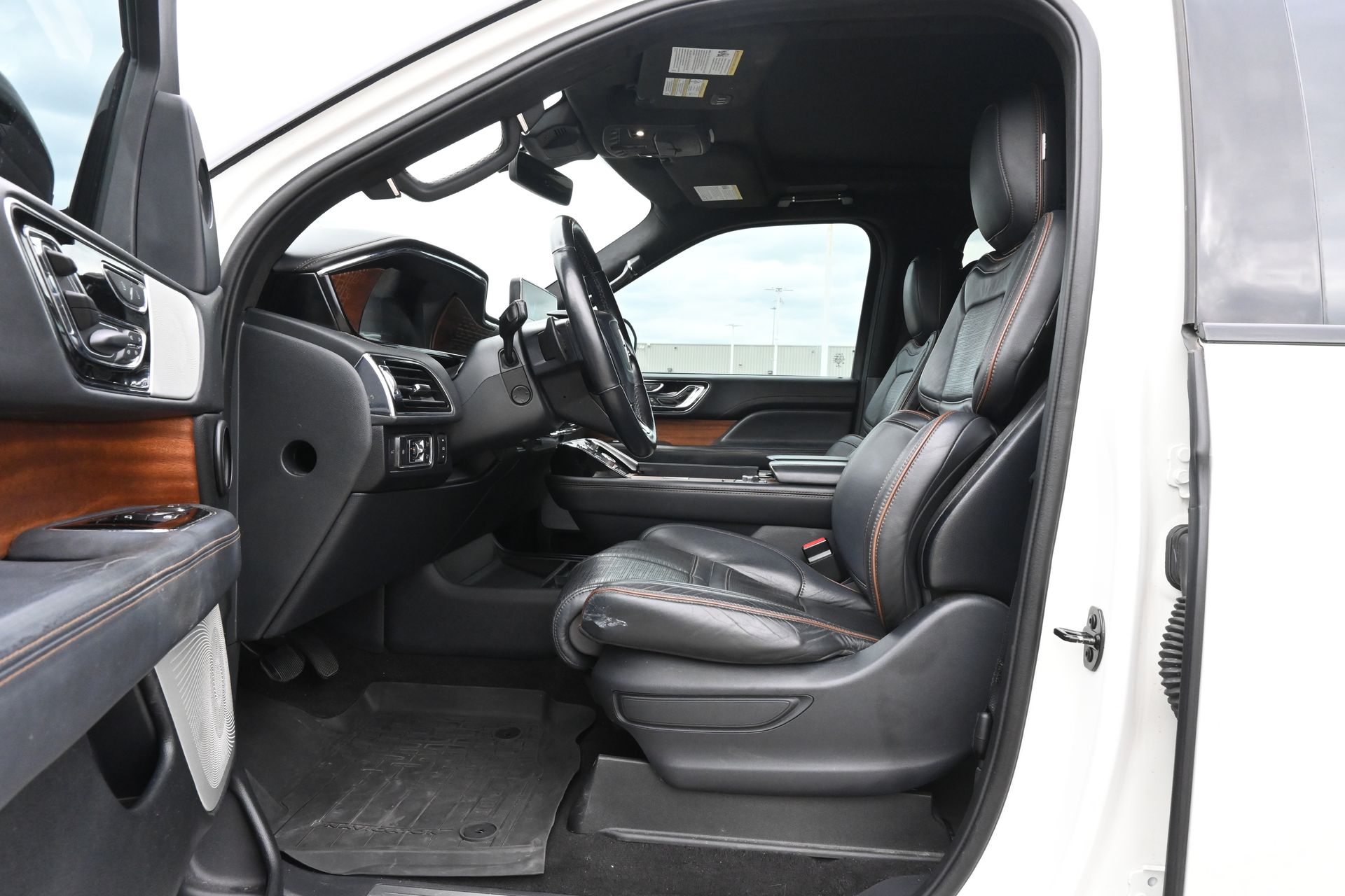 2022 Lincoln Navigator L Black Label White at Classic Chevrolet Galveston