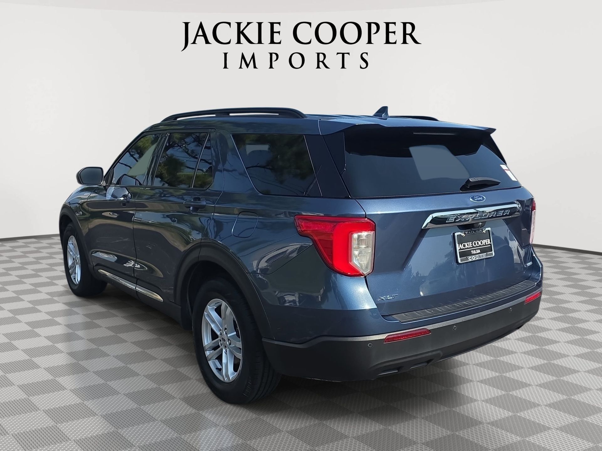 View vehicle photo 7