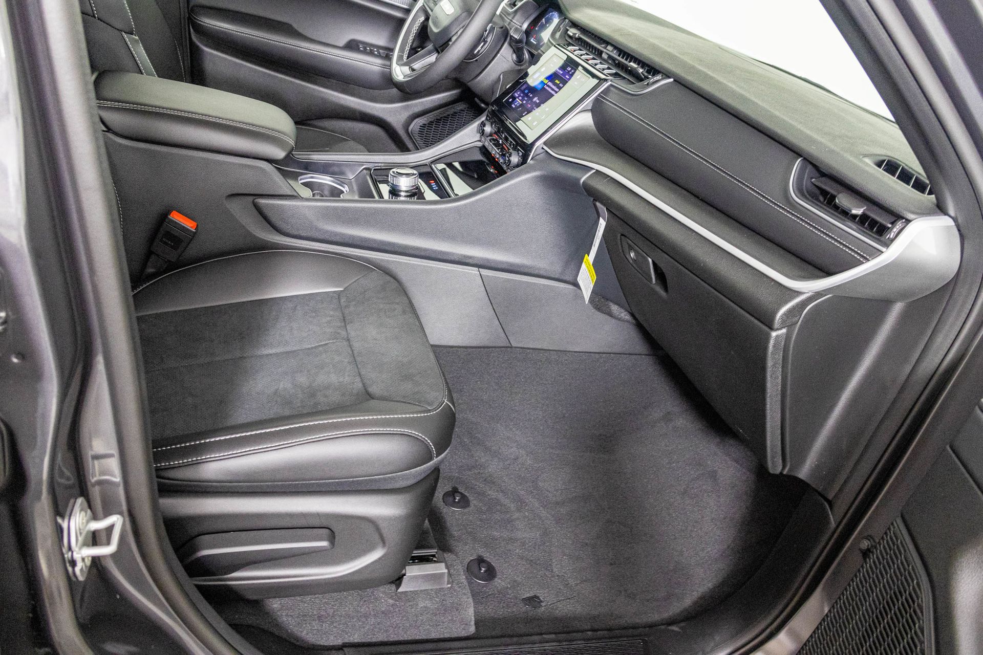 2025 JEEP GRAND CHEROKEE - Image 36