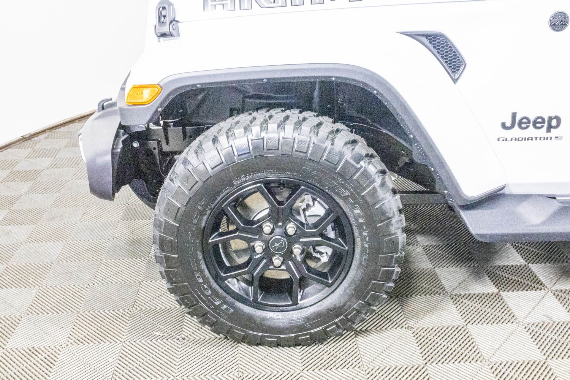 2025 JEEP GLADIATOR - Image 42