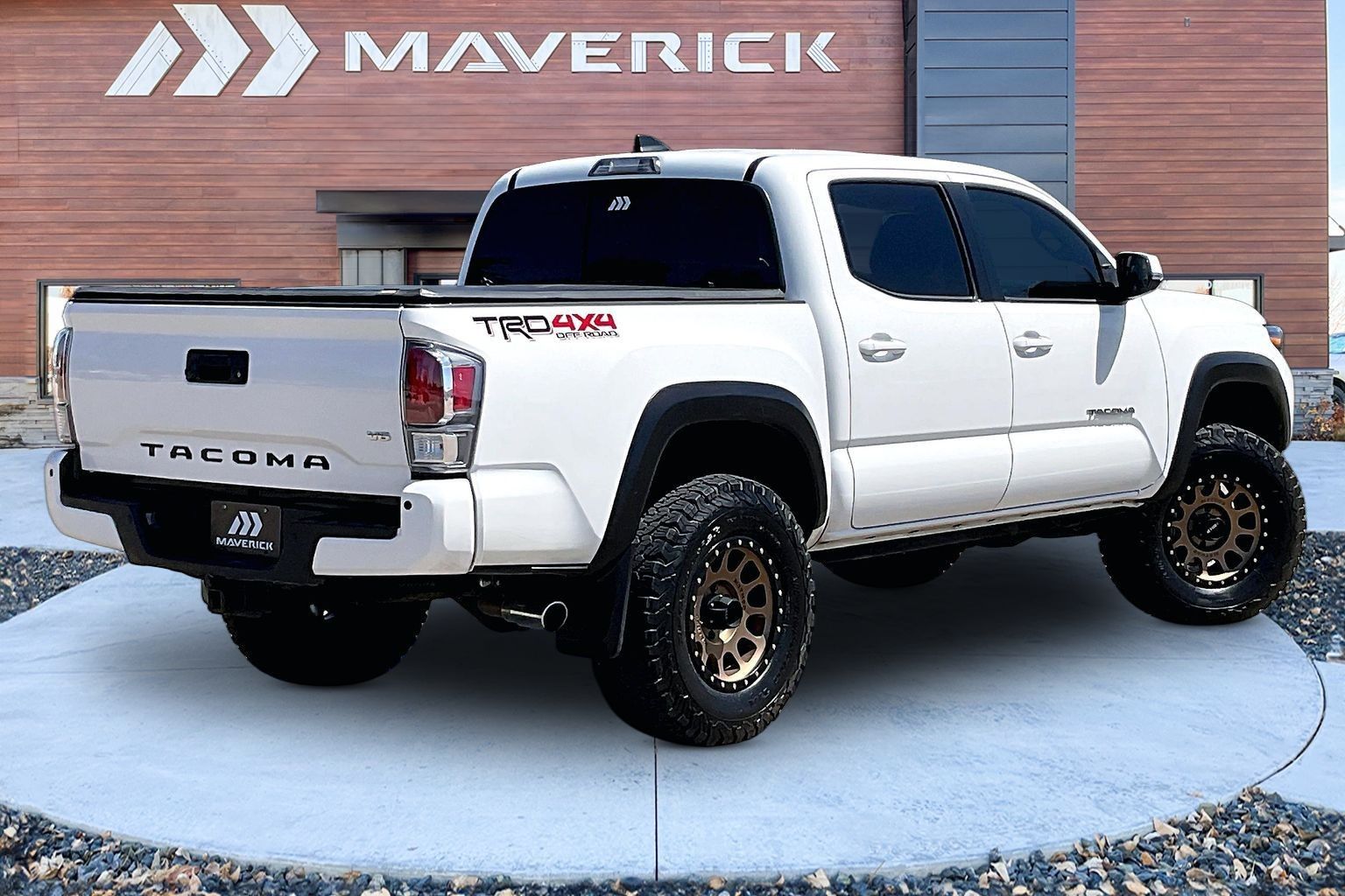 View vehicle photo 5