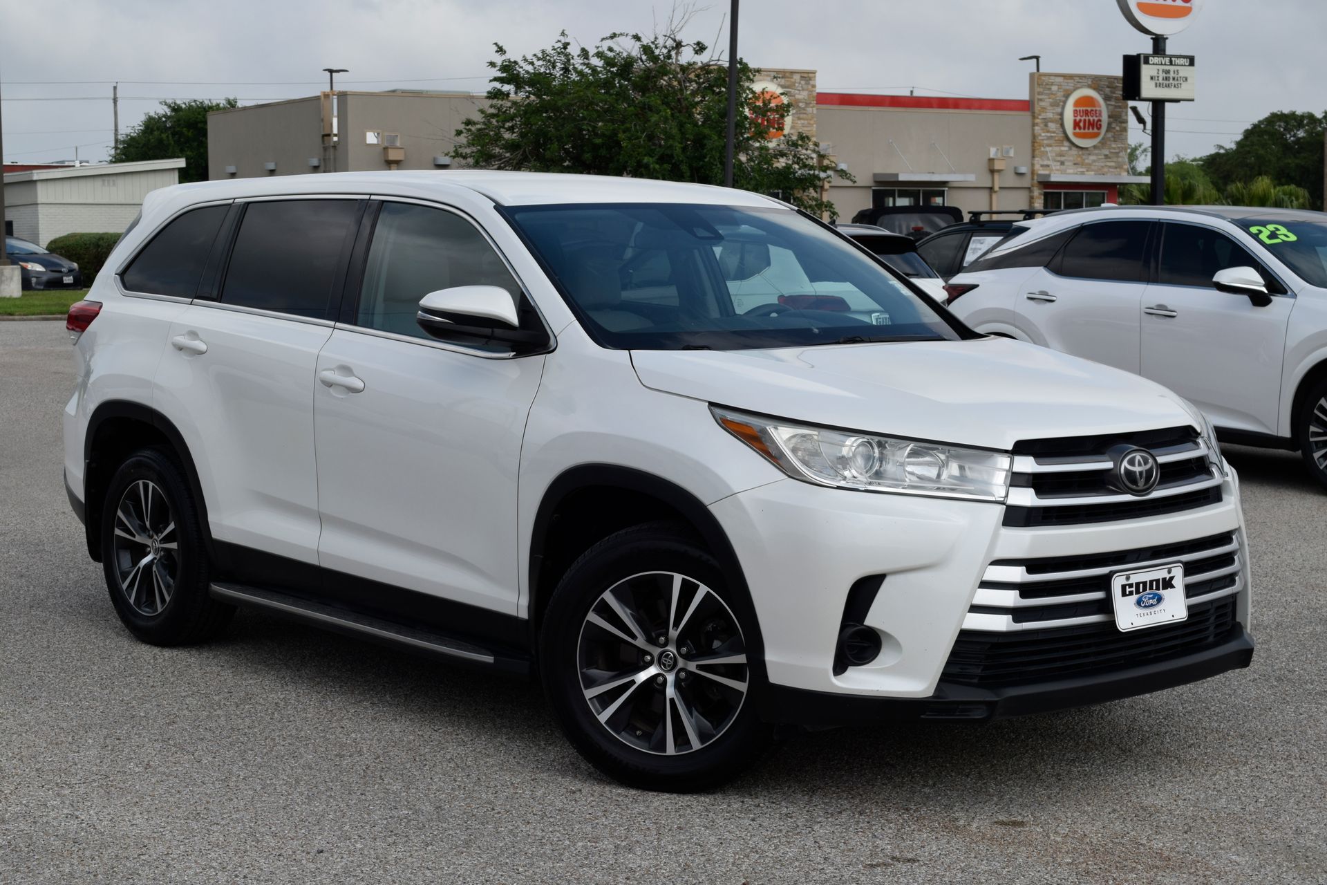 2019 Toyota Highlander LE White at Westside Lexus