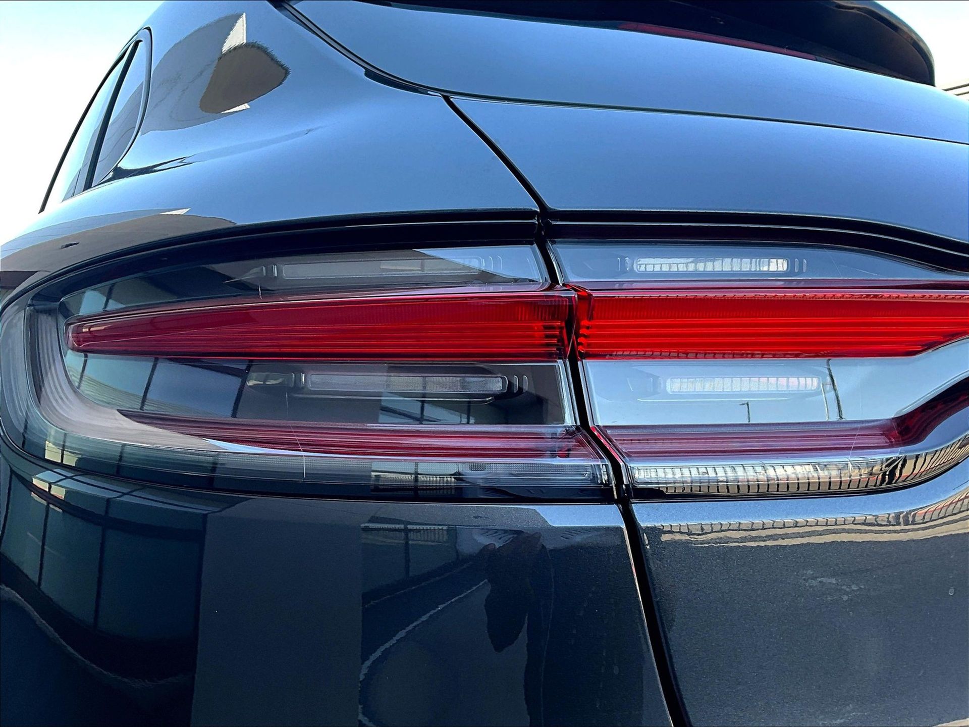 2025 Macan picture #19