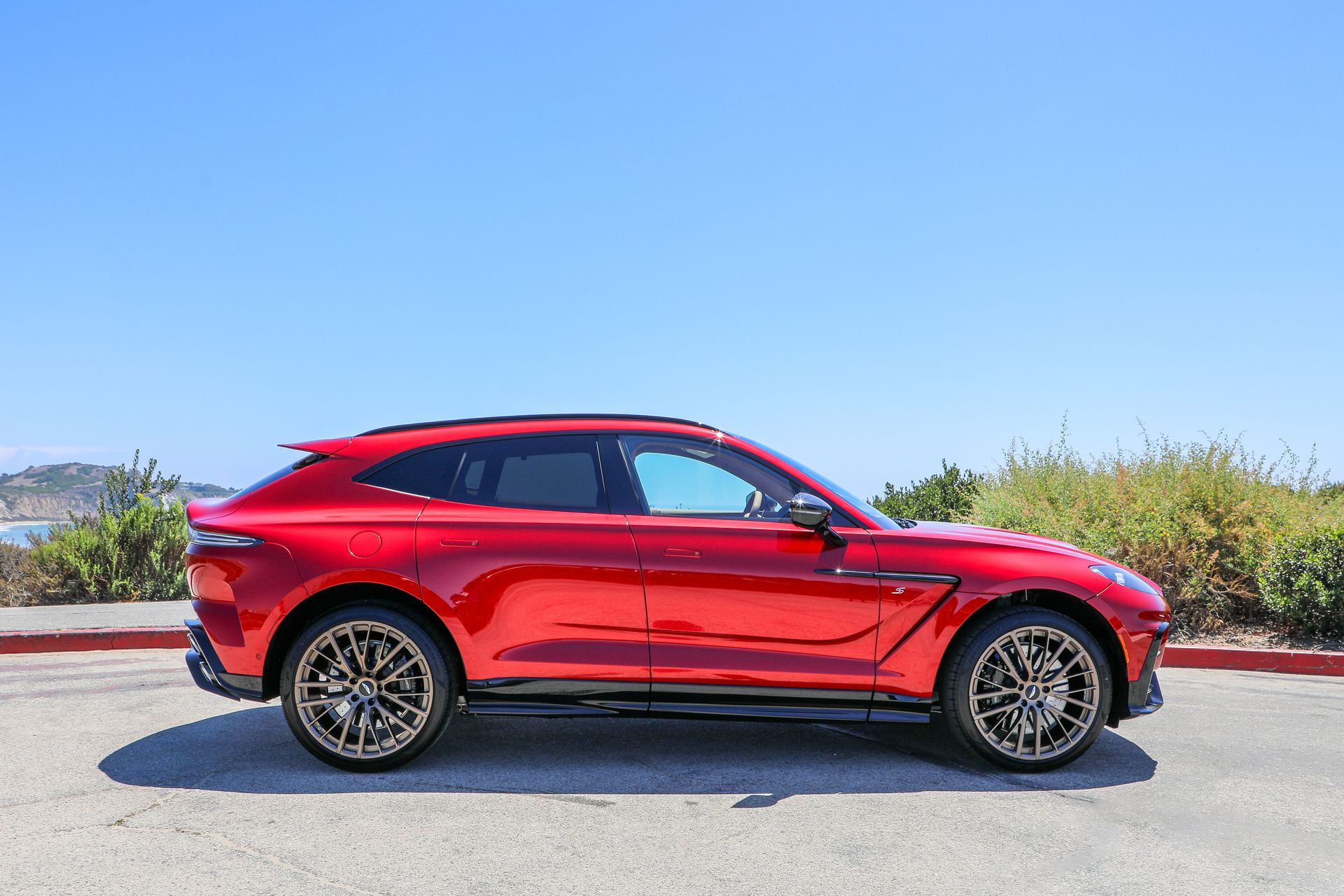 Aston Martin 2026 DBX S