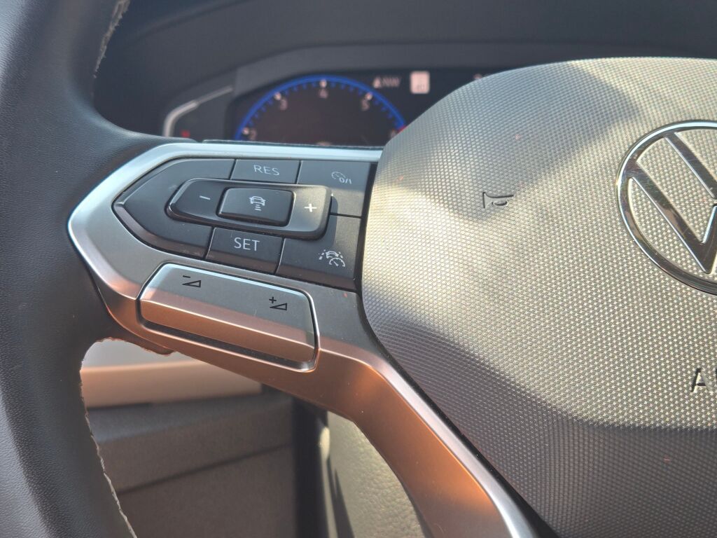 2021 Volkswagen Atlas Cross Sport SE Premium photo 33