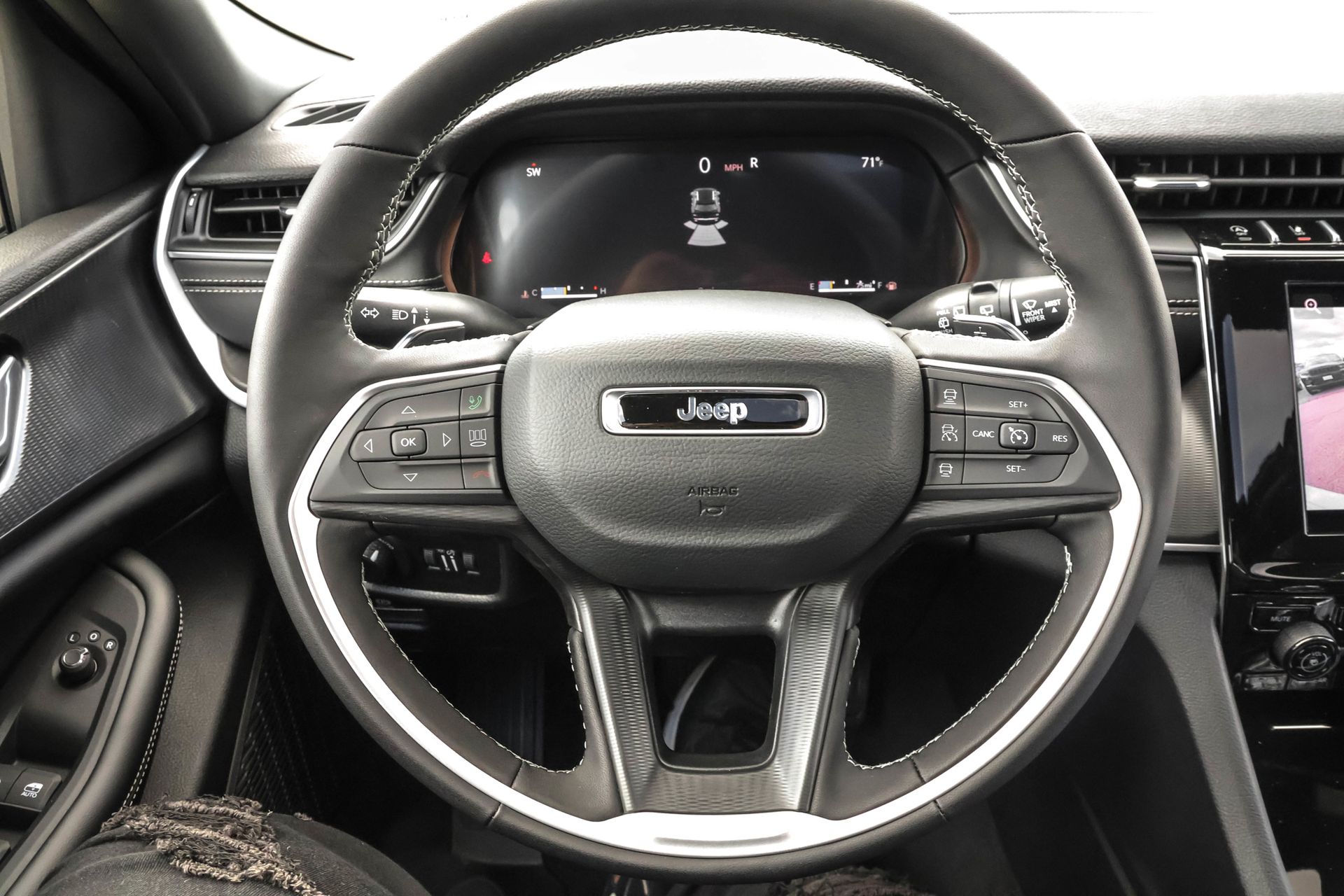 2025 JEEP GRAND CHEROKEE - Image 27