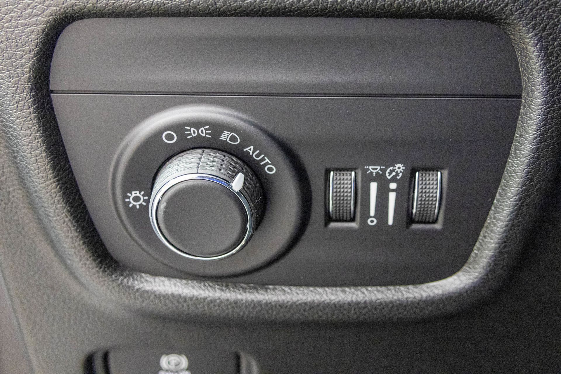 2025 JEEP GRAND CHEROKEE - Image 20