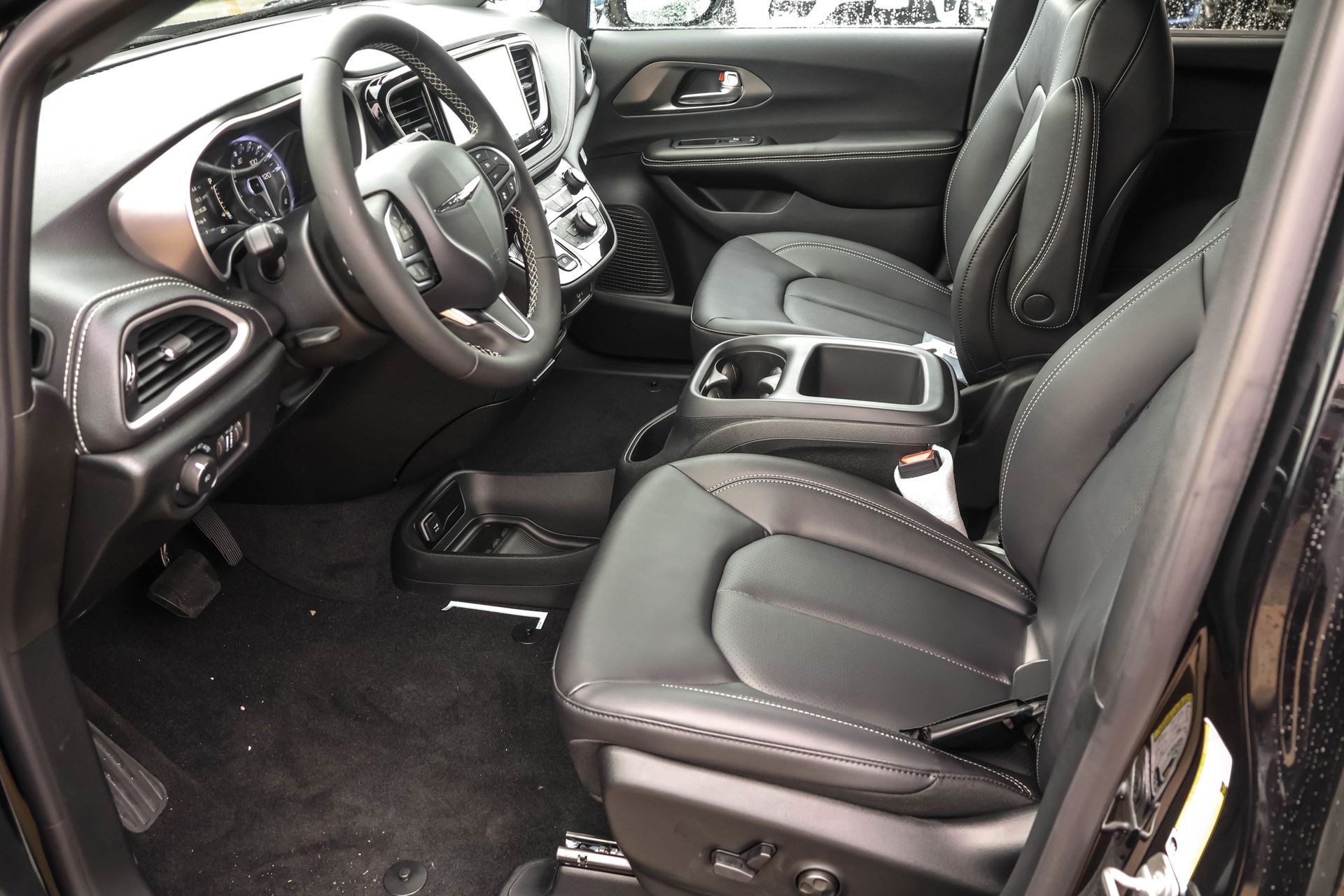 2026 CHRYSLER PACIFICA - Image 4