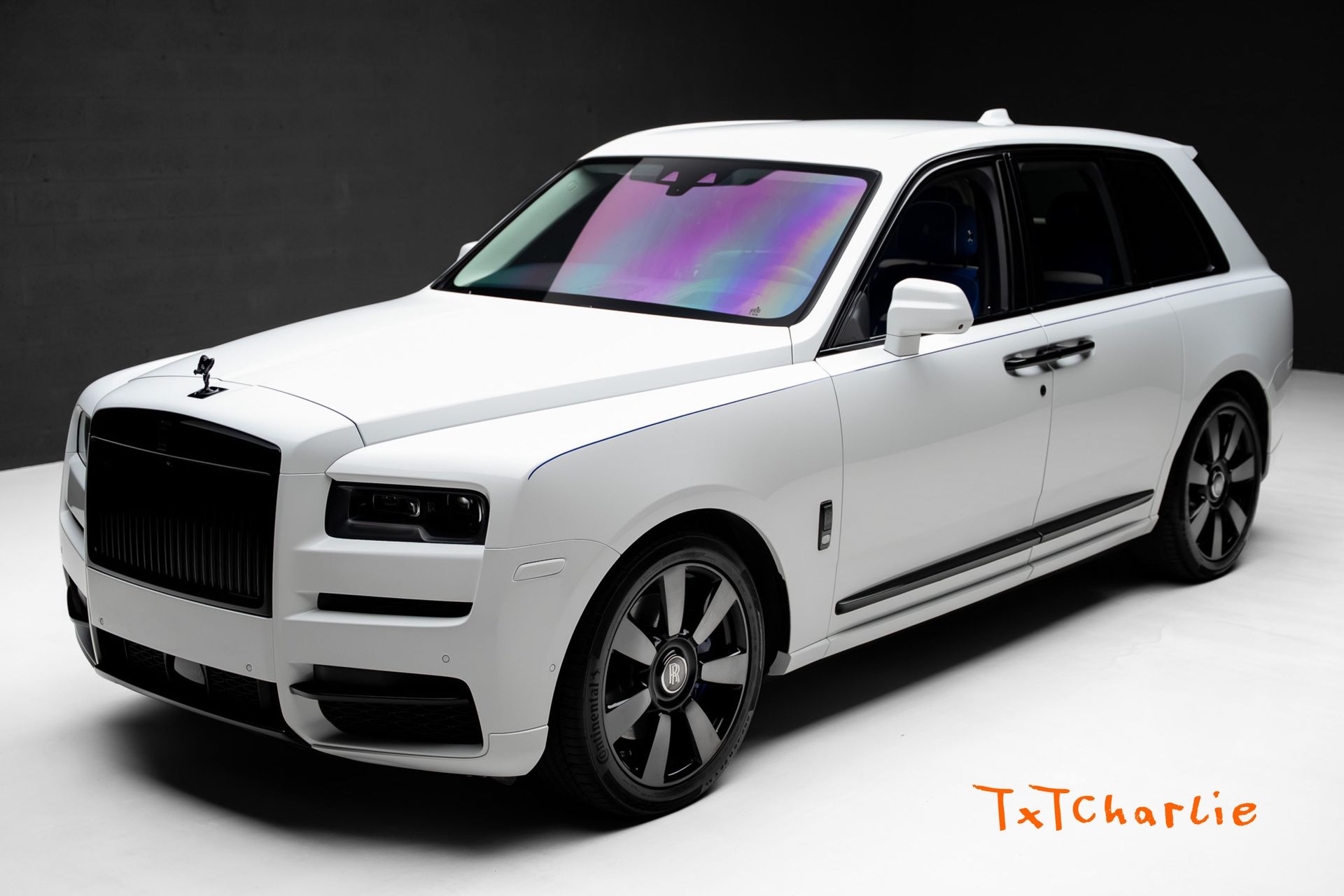 Arctic White 2023 Rolls-Royce Cullinan SUV / Crossover All-Wheel Drive 8-Speed Automatic