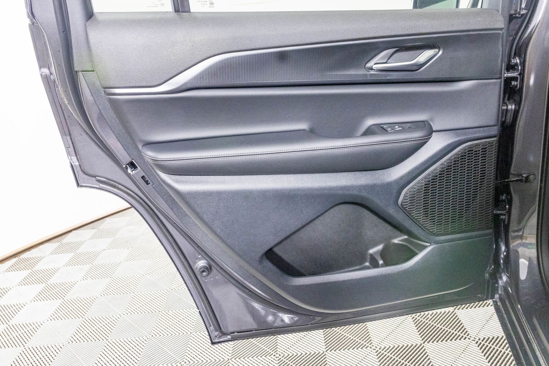 2025 JEEP GRAND CHEROKEE L - Image 26