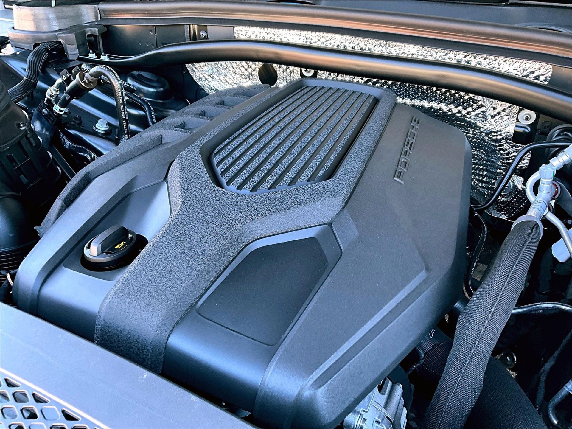 2025 Macan picture #20