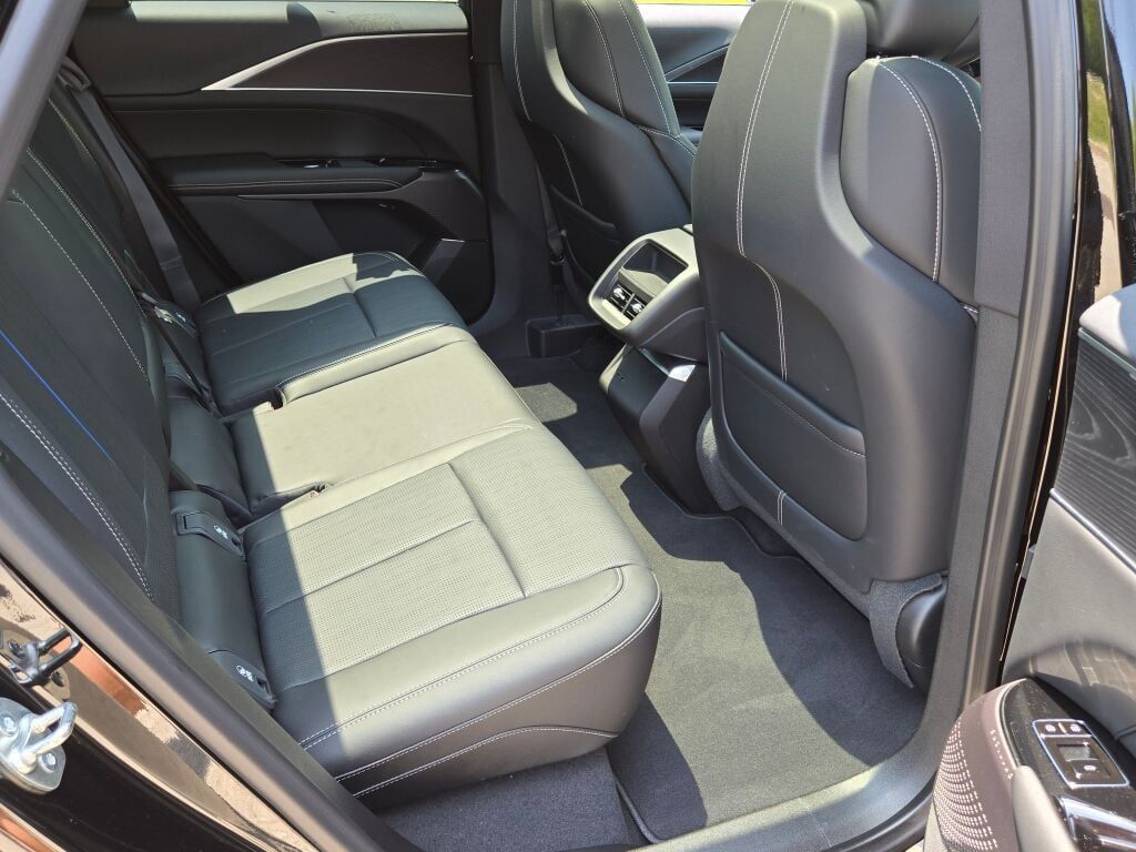 2025 Cadillac Lyriq Sport photo 9