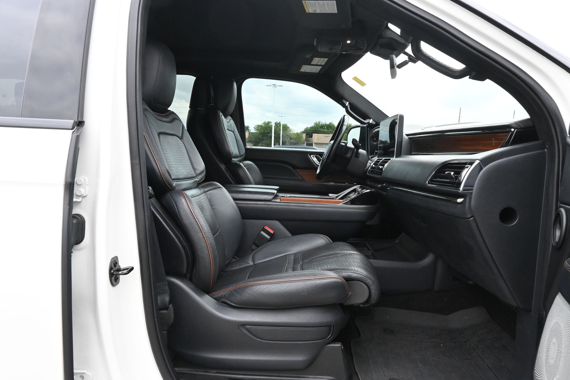 2022 Lincoln Navigator L Black Label White at Classic Chevrolet Galveston