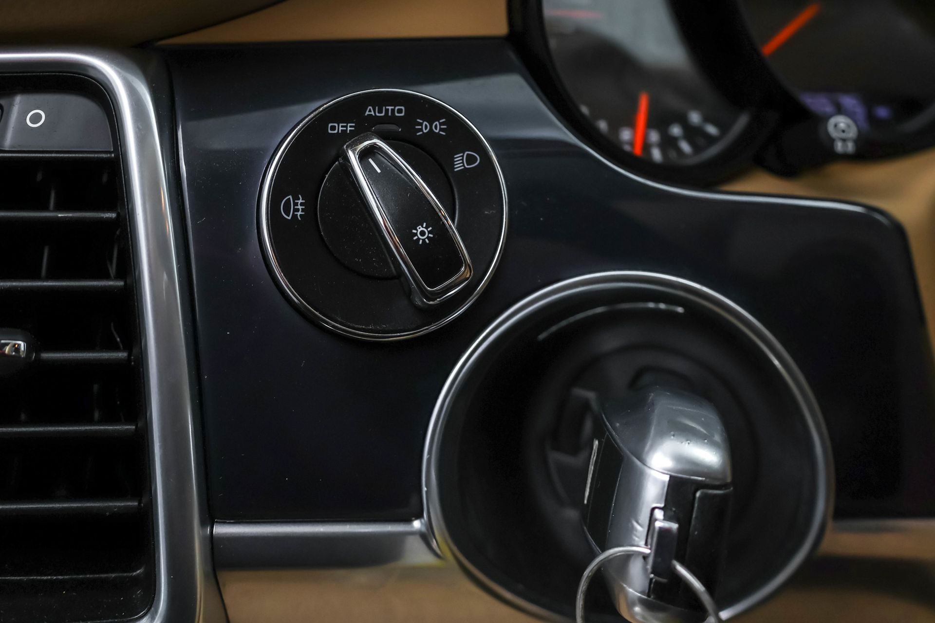 2015 PORSCHE PANAMERA - Image 27