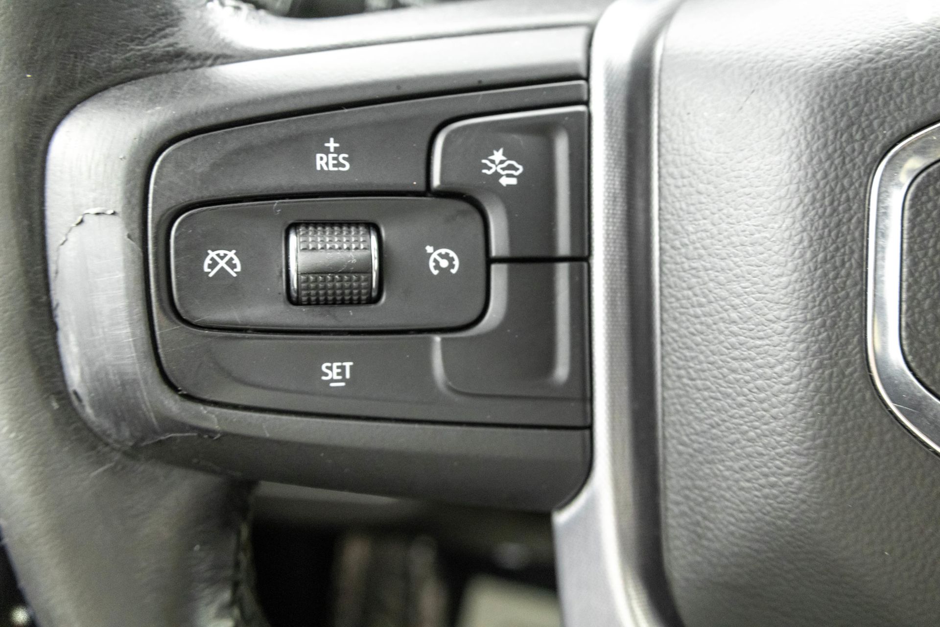 2021 GMC YUKON XL - Image 19