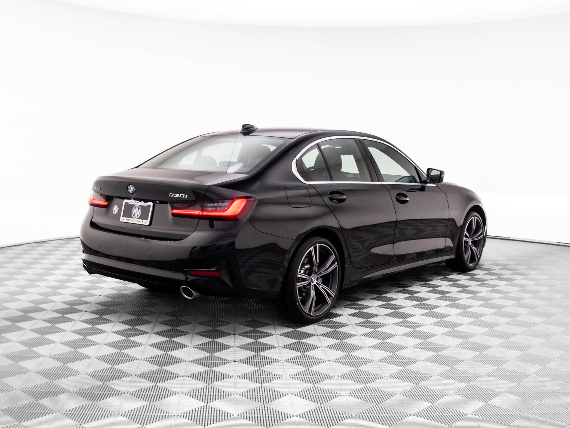 2022 BMW 3-Series 330i xDrive photo