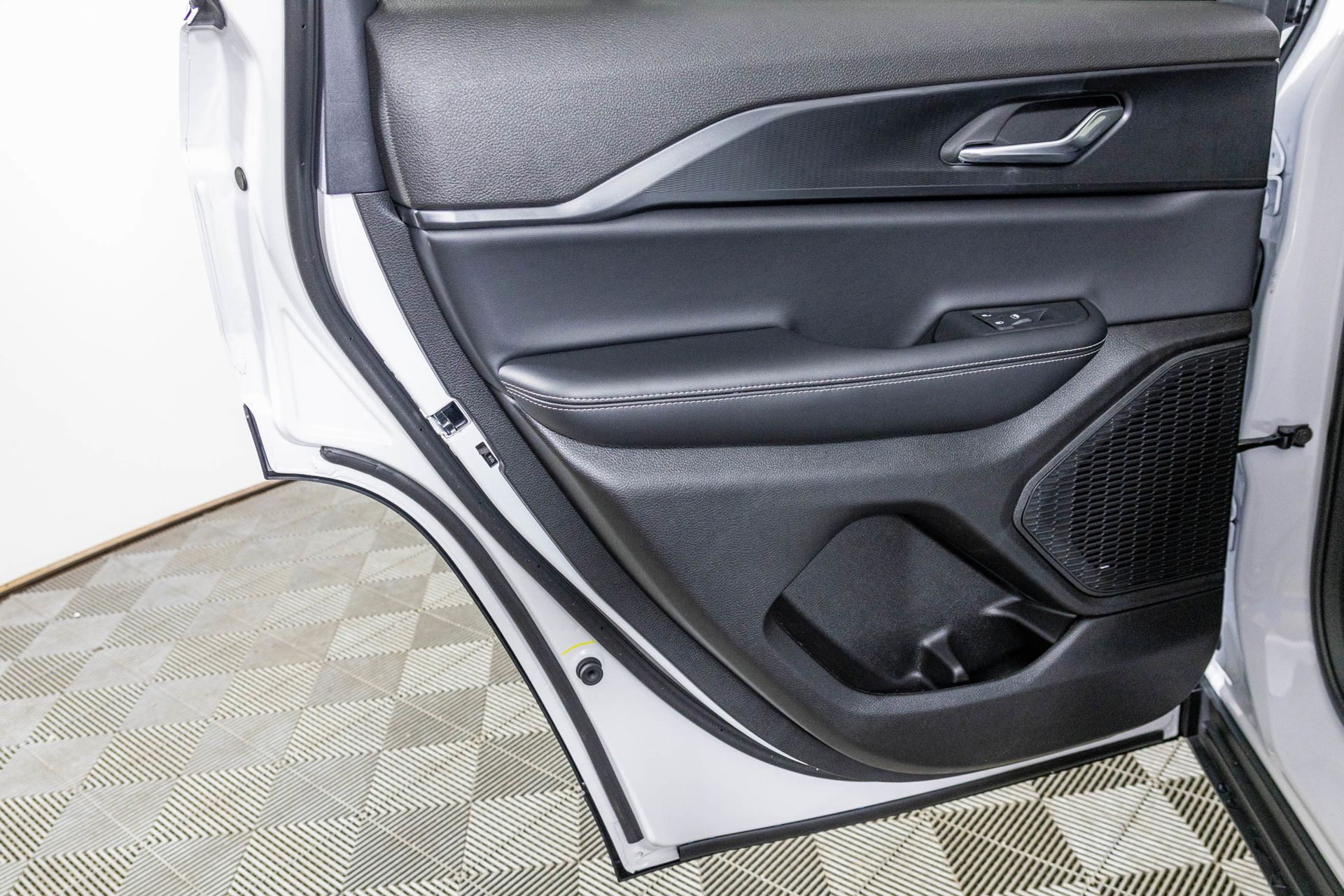 2025 JEEP GRAND CHEROKEE - Image 26