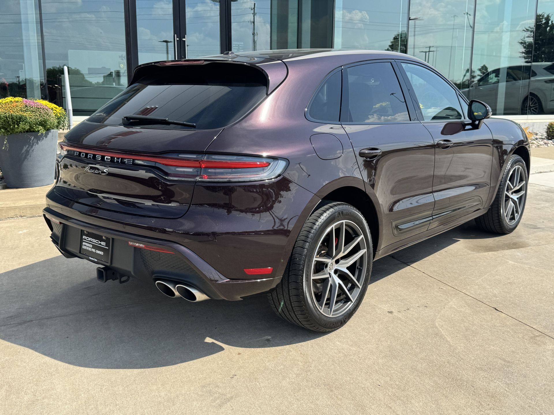 View vehicle photo 7