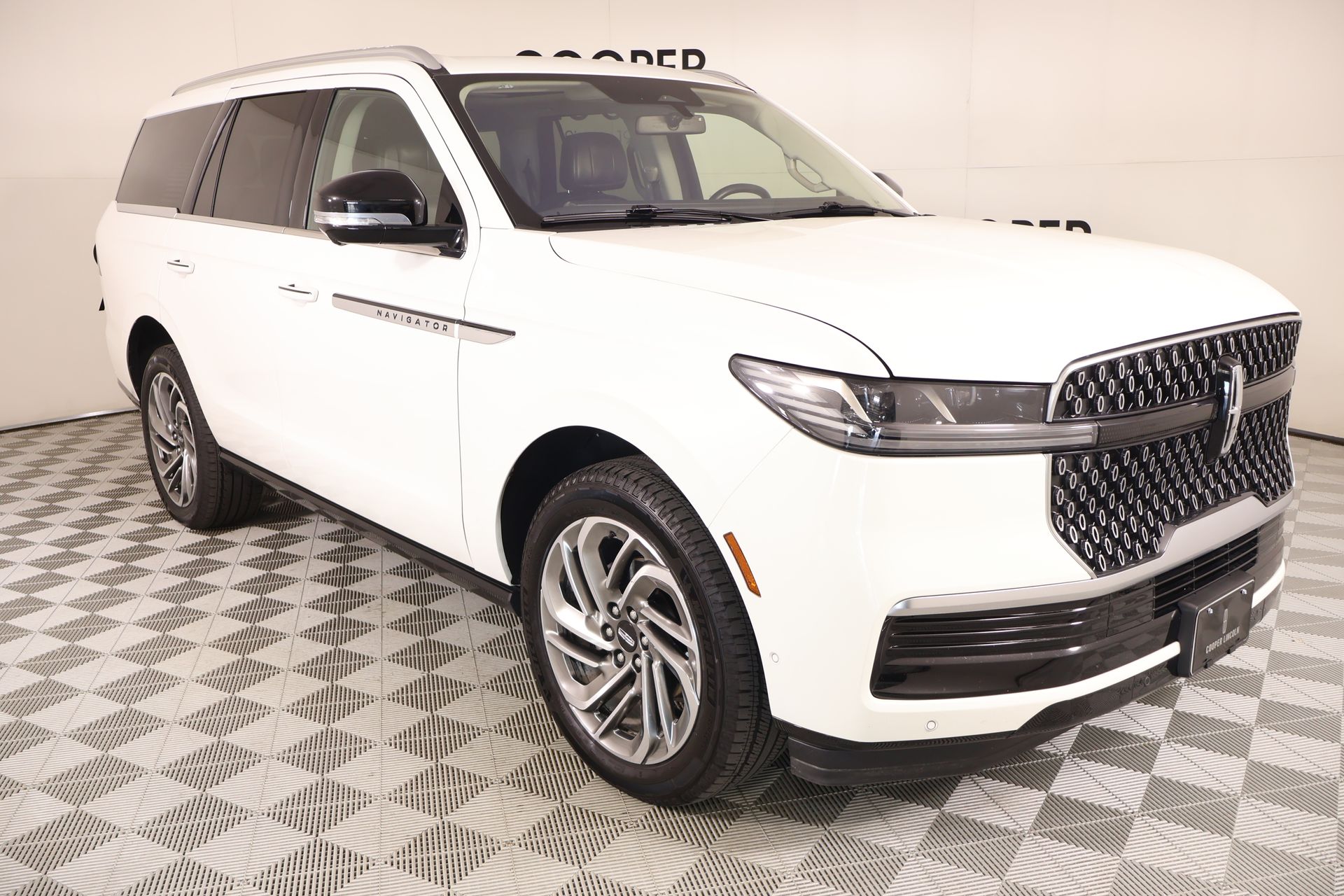 White Metallic 2025 Lincoln Navigator SUV / Crossover Four-Wheel Drive Automatic