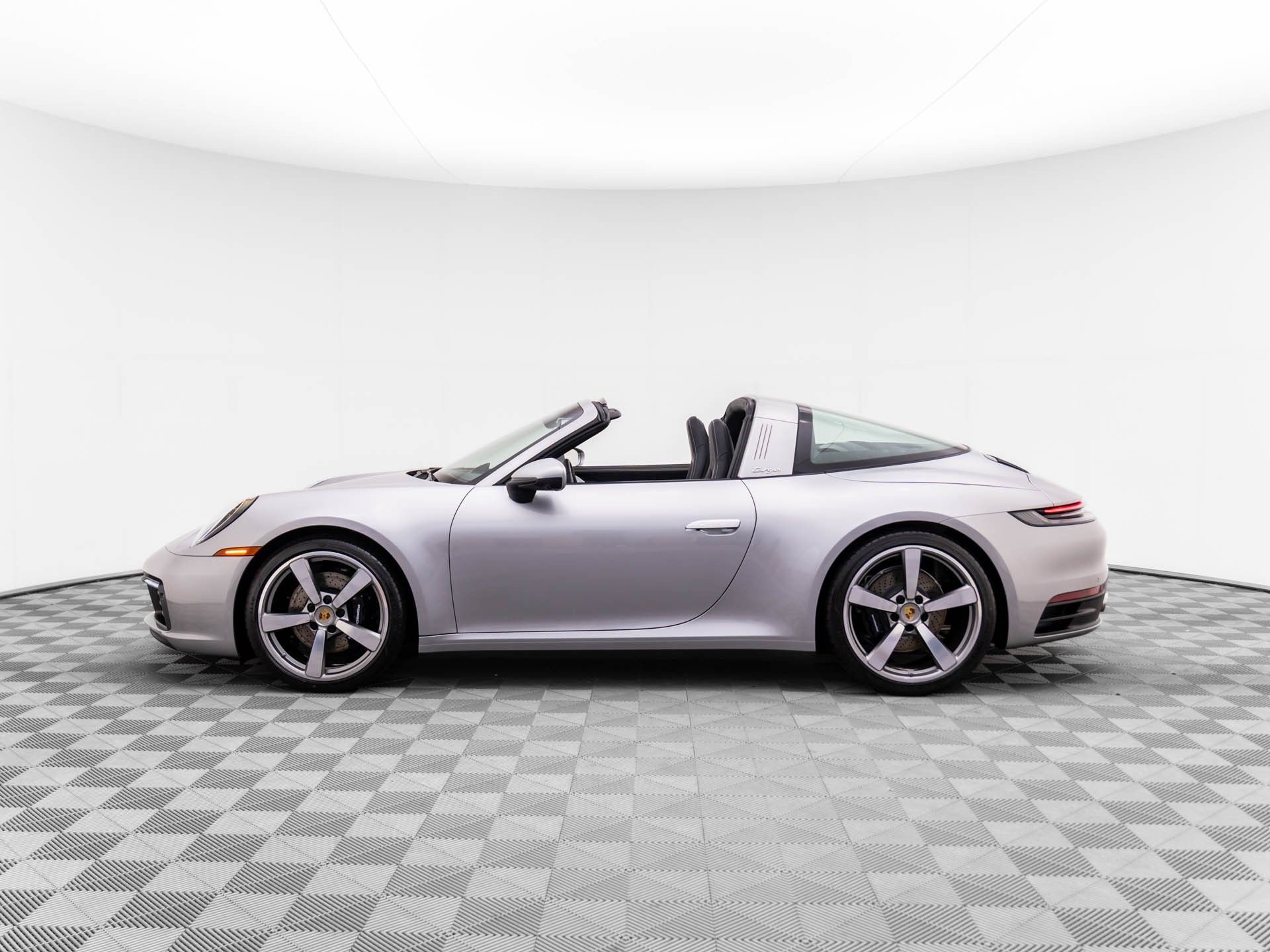 2024 Porsche 911 Targa 4S photo