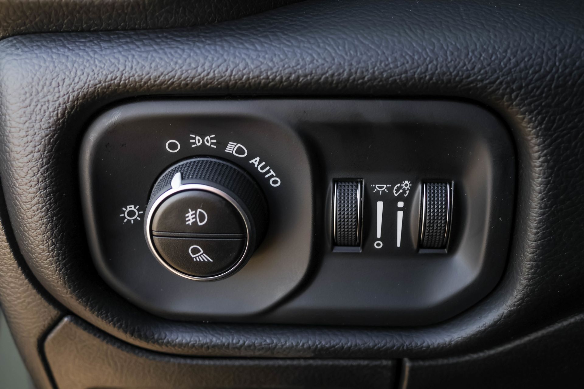 2026 RAM 1500 - Image 27