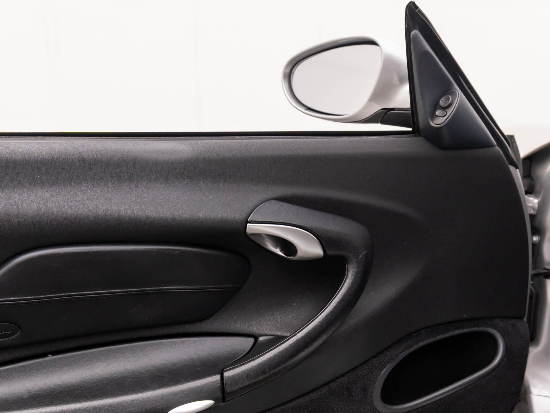1999 Porsche 911 Carrera 4 photo