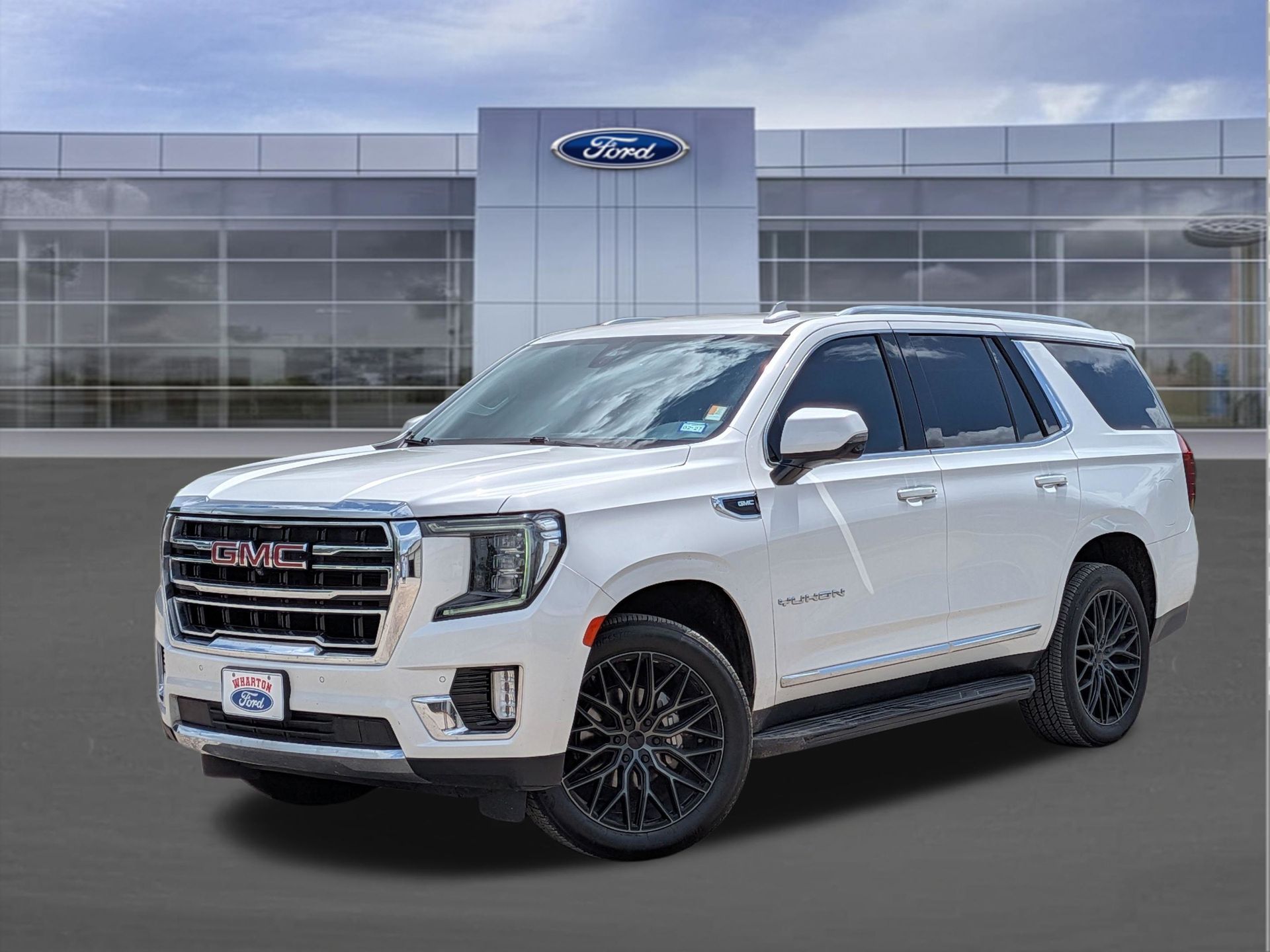 2022 GMC Yukon SLT White at North Houston Mitsubishi