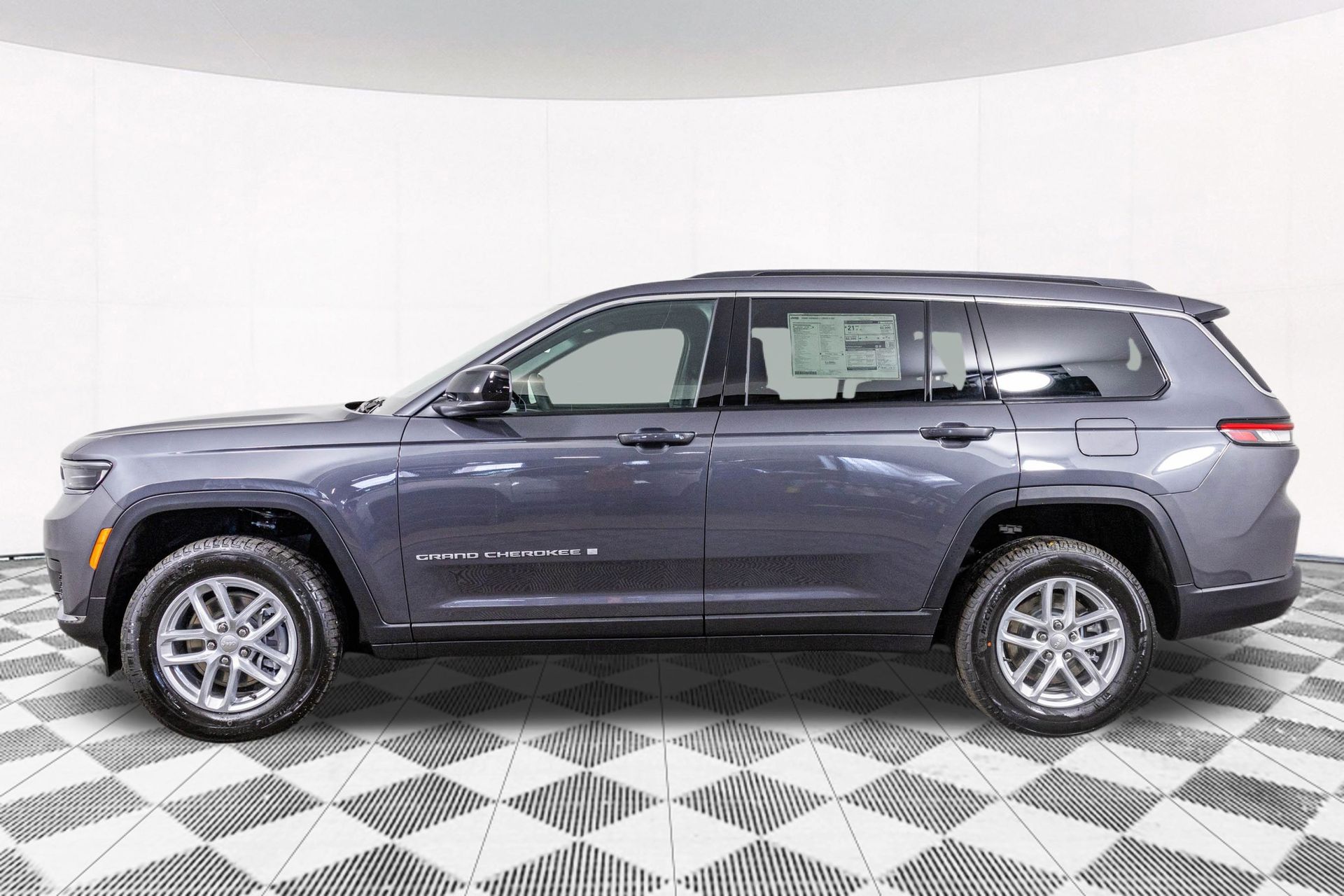 2025 JEEP GRAND CHEROKEE L - Image 12