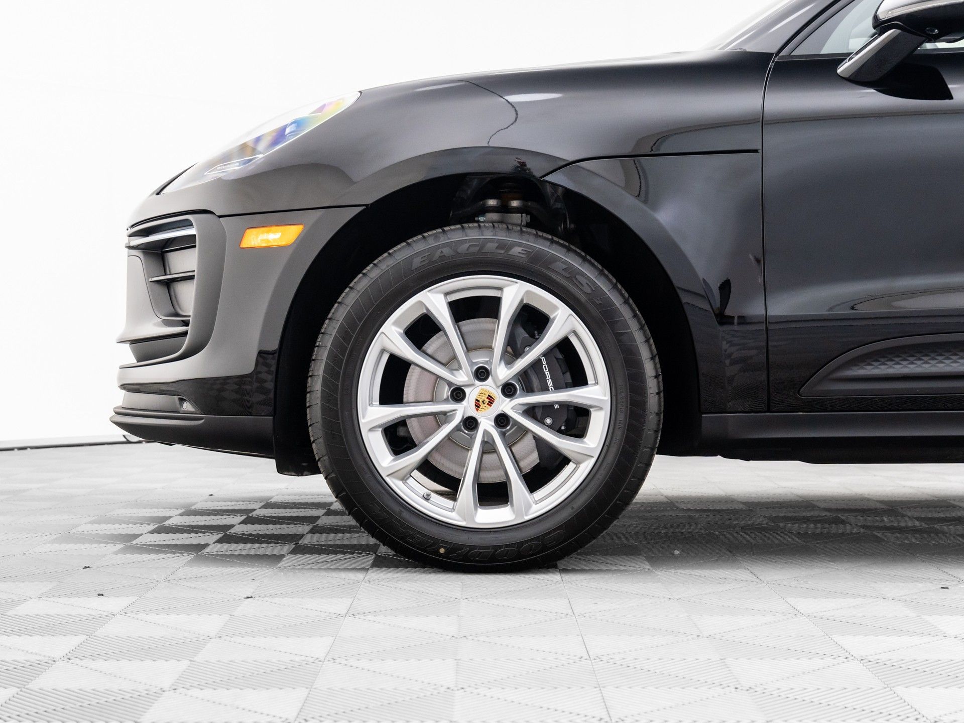 2024 Porsche Macan  photo
