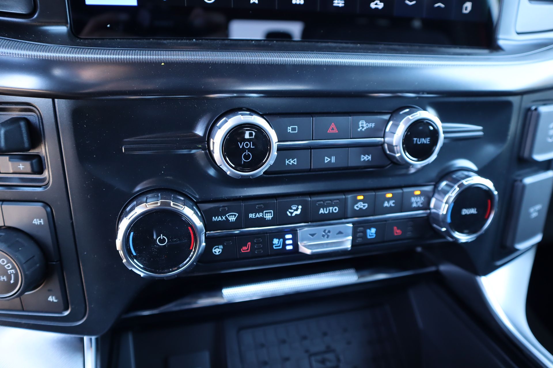 View vehicle photo 7