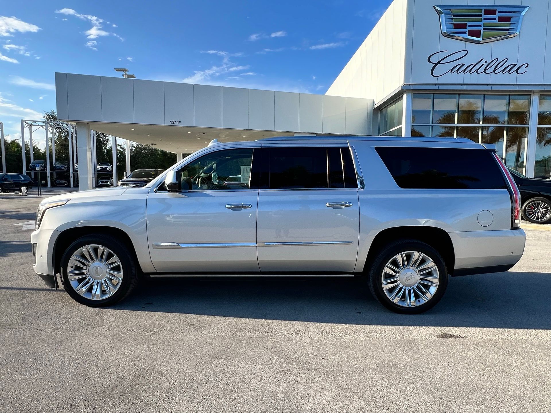 2018 Cadillac Escalade ESV Platinum Edition 27