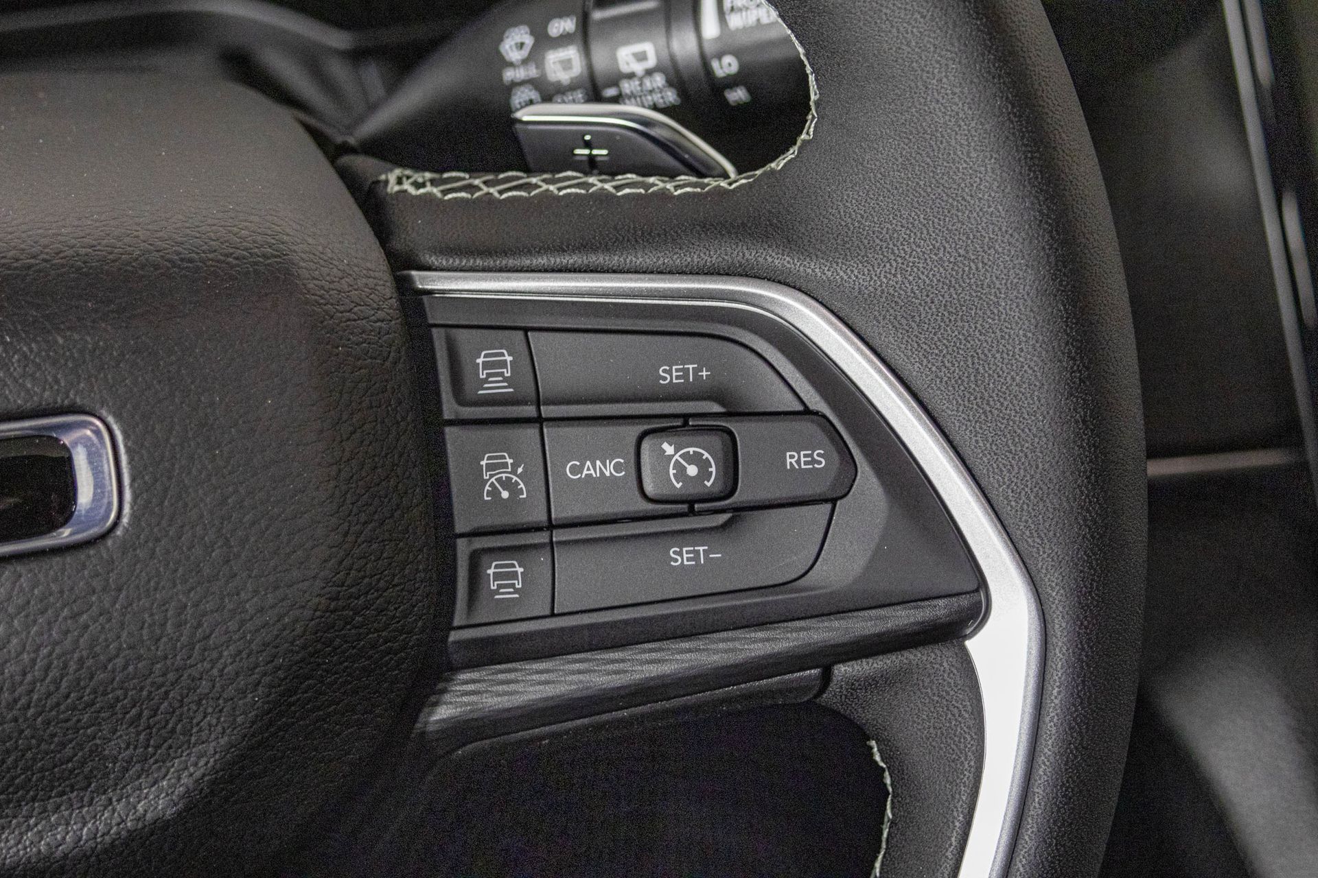 2025 JEEP GRAND CHEROKEE - Image 30