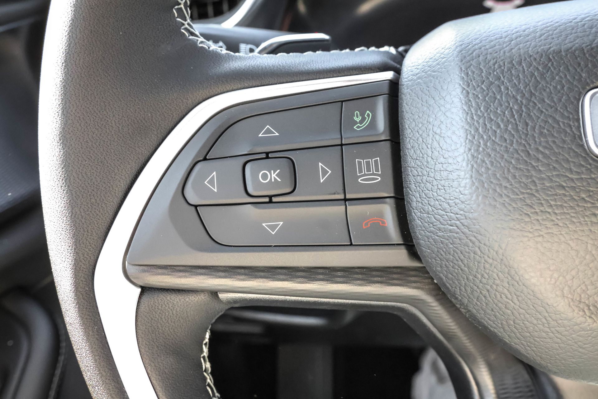 2025 JEEP GRAND CHEROKEE - Image 24