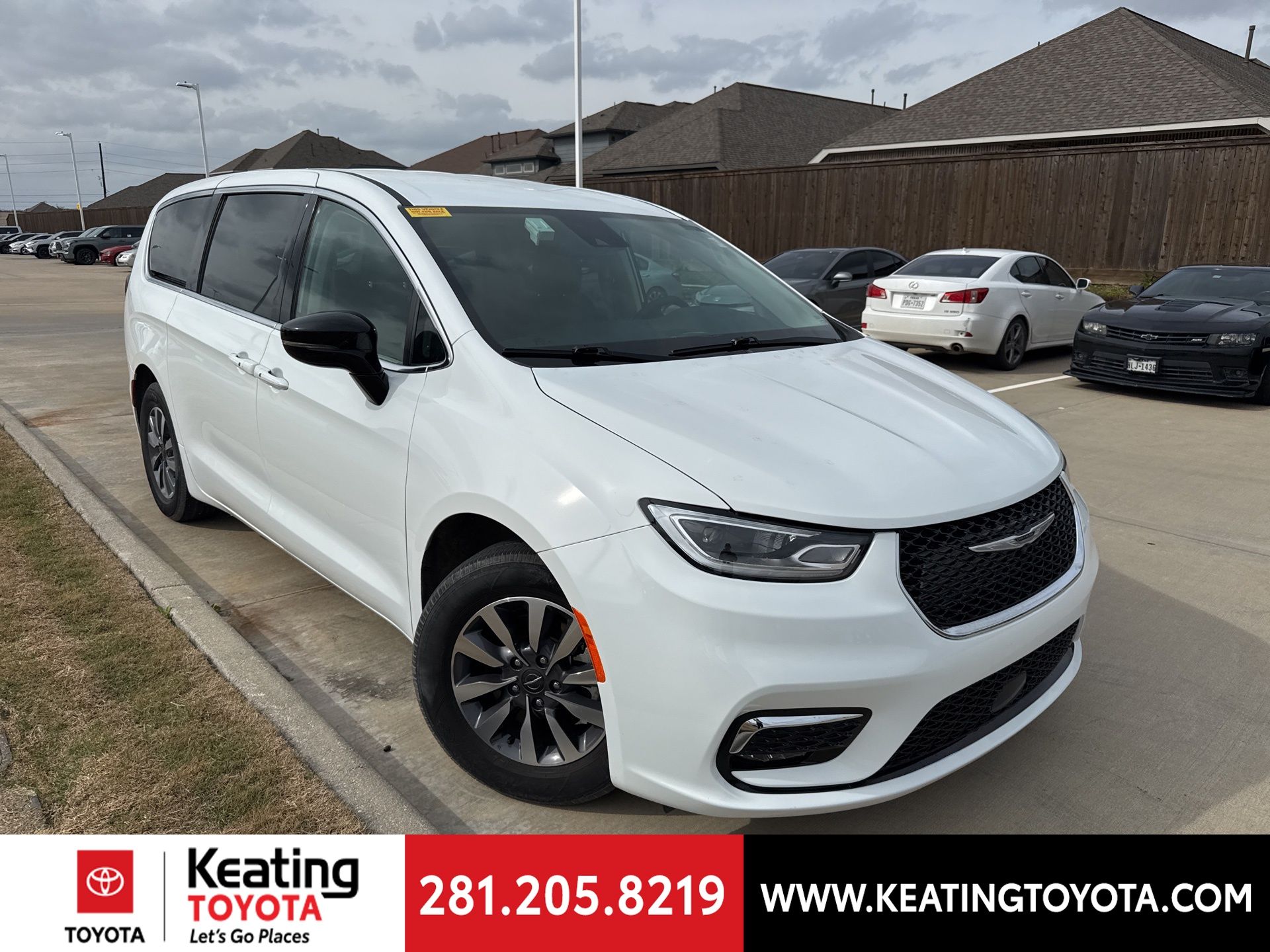 Bright White Clearcoat 2024 Chrysler Pacifica Hybrid Select FWD Minivan Front-Wheel Drive Continuously Variable Transmission