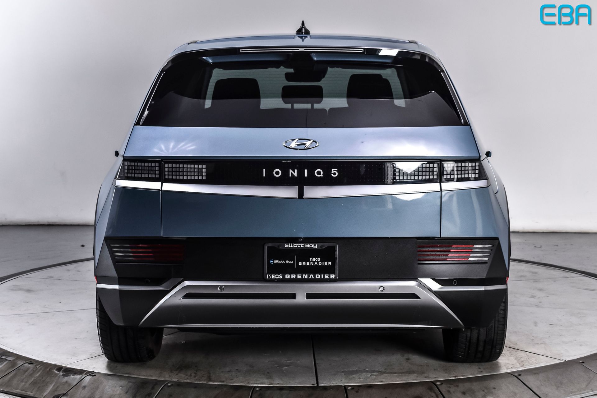 View vehicle photo 5