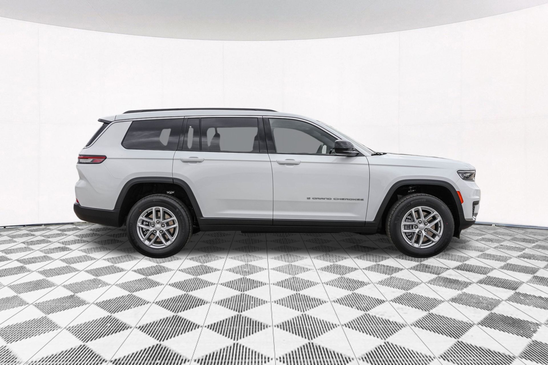 2025 JEEP GRAND CHEROKEE L - Image 10
